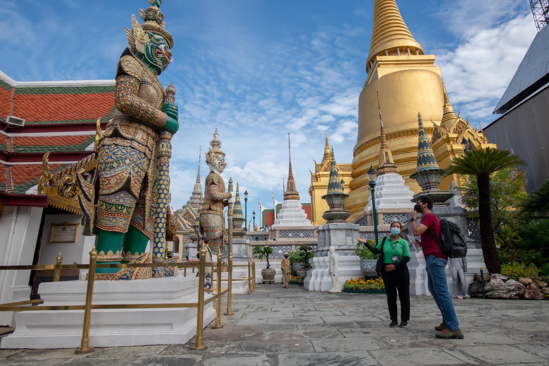 Bangkok Grand Palace & Wat Phra Kaew Guided Walking Tour - Thumbnail 11