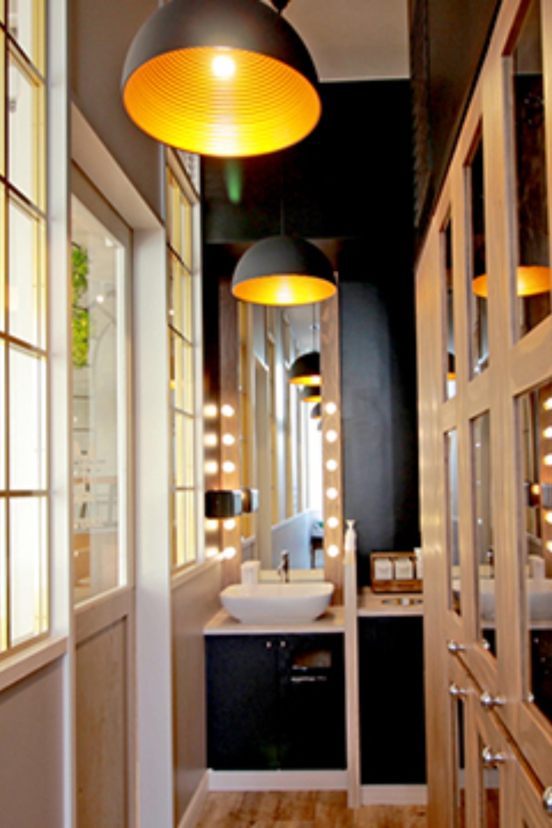 Cat Cafe MOCHA in Harajuku - Thumbnail 2