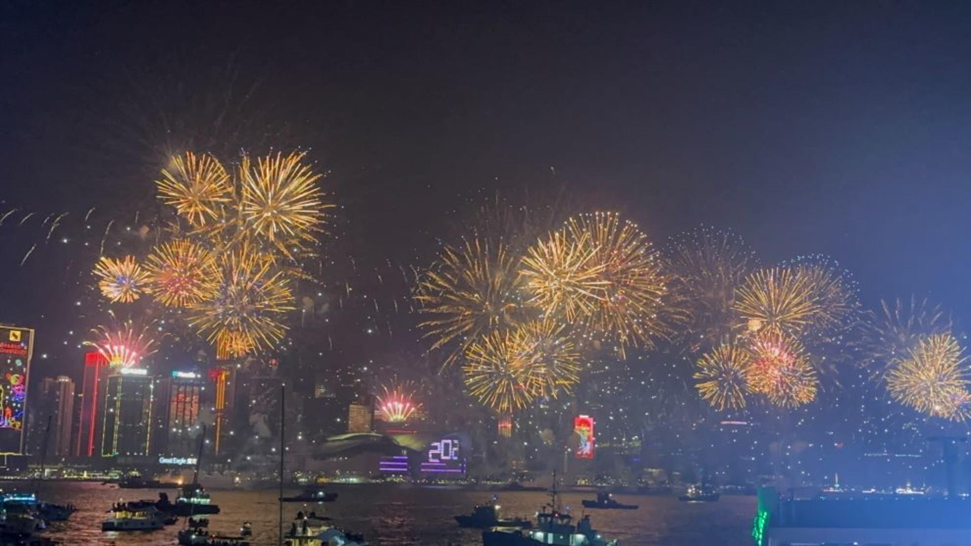 Hong Kong Water Taxi Fireworks Cruise - Thumbnail 6