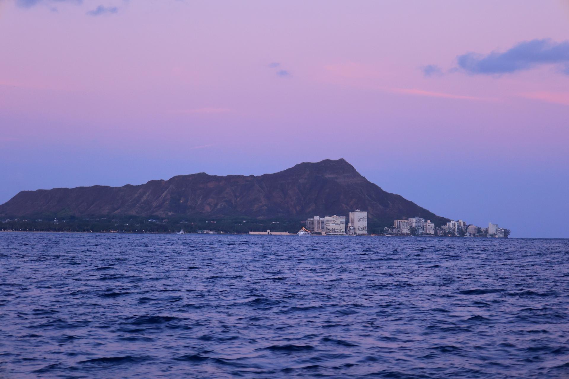 Waikiki Sunset Cruise - Thumbnail 3