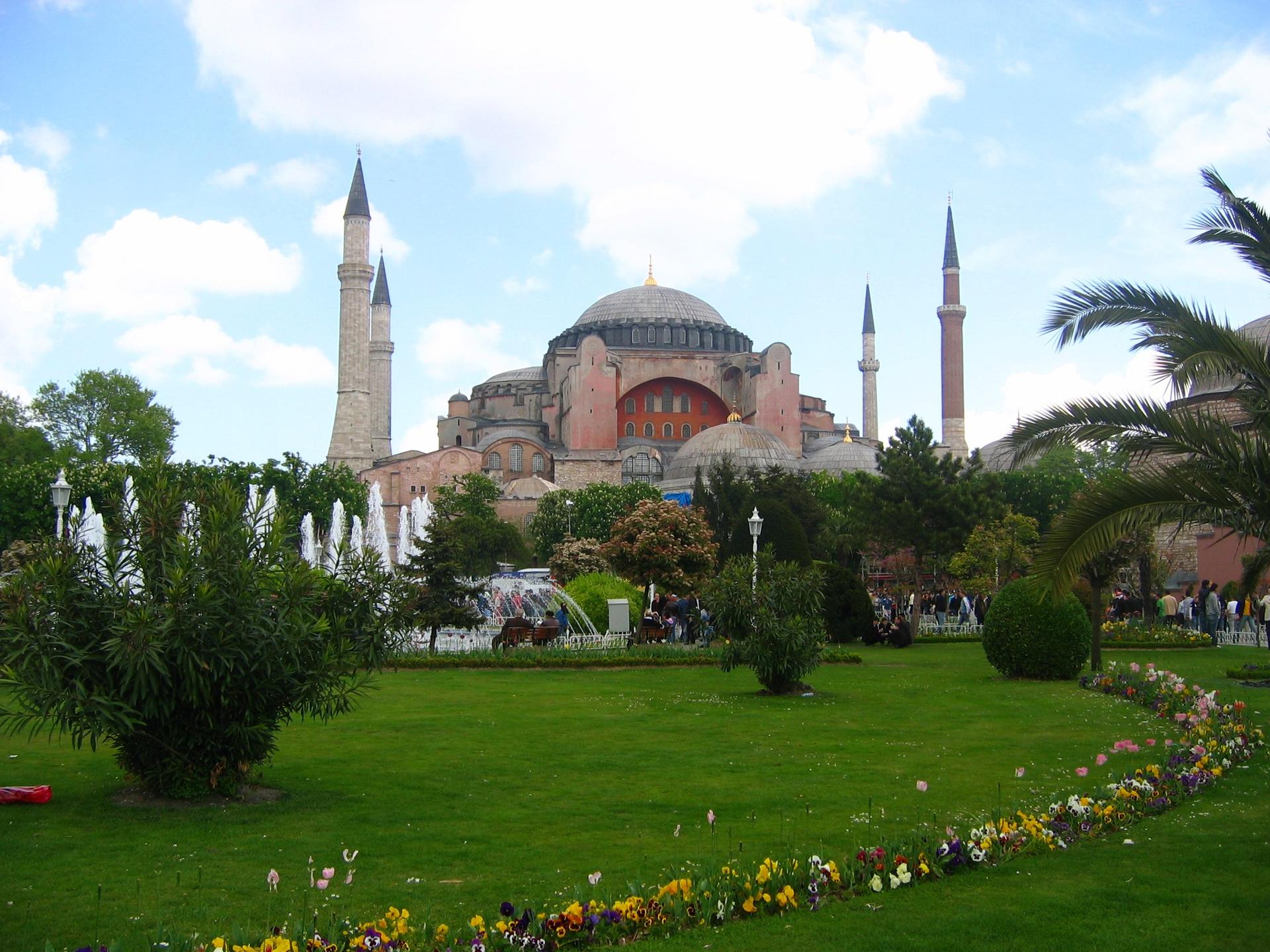 Hagia Sophia, Bosphorus Cruise, Blue Mosque, Balat, Pierre Loti Hill - Thumbnail 18