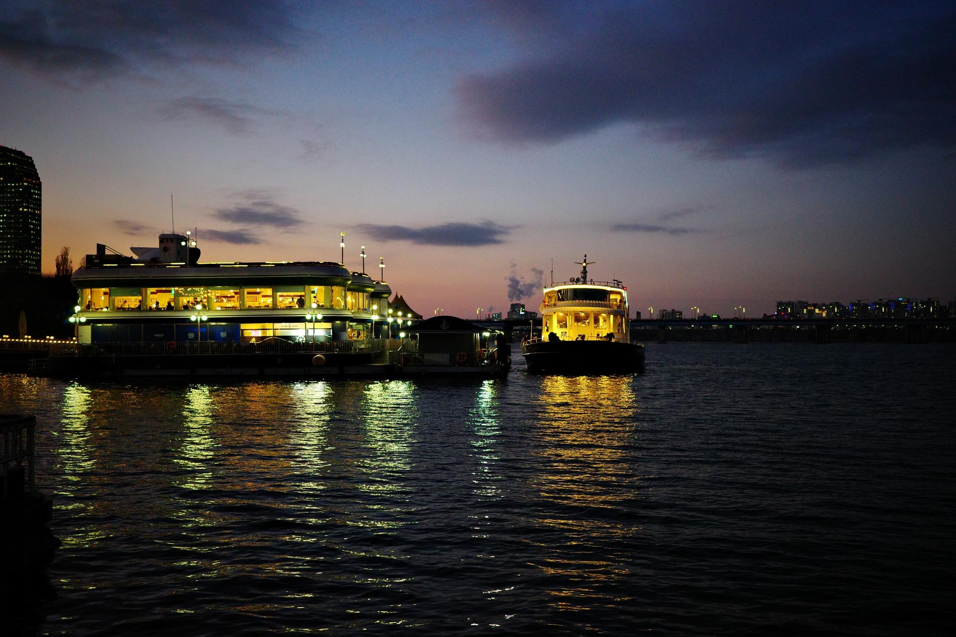 Eland Han River Cruise and Ashley Marine Buffet - Thumbnail 2