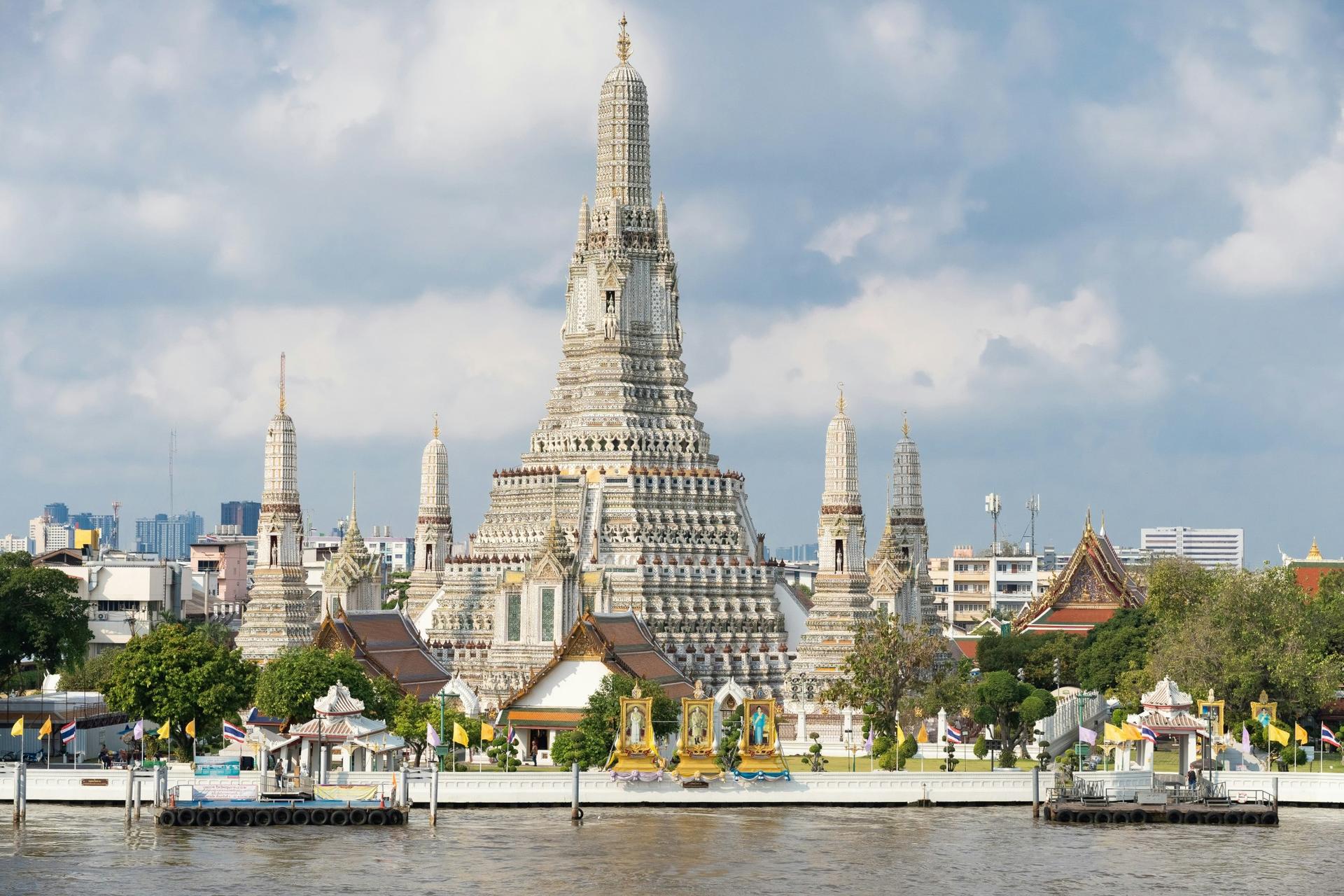 Bangkok Grand Palace Wat Arun Half-Day Guided Tour with Boat - Thumbnail 4