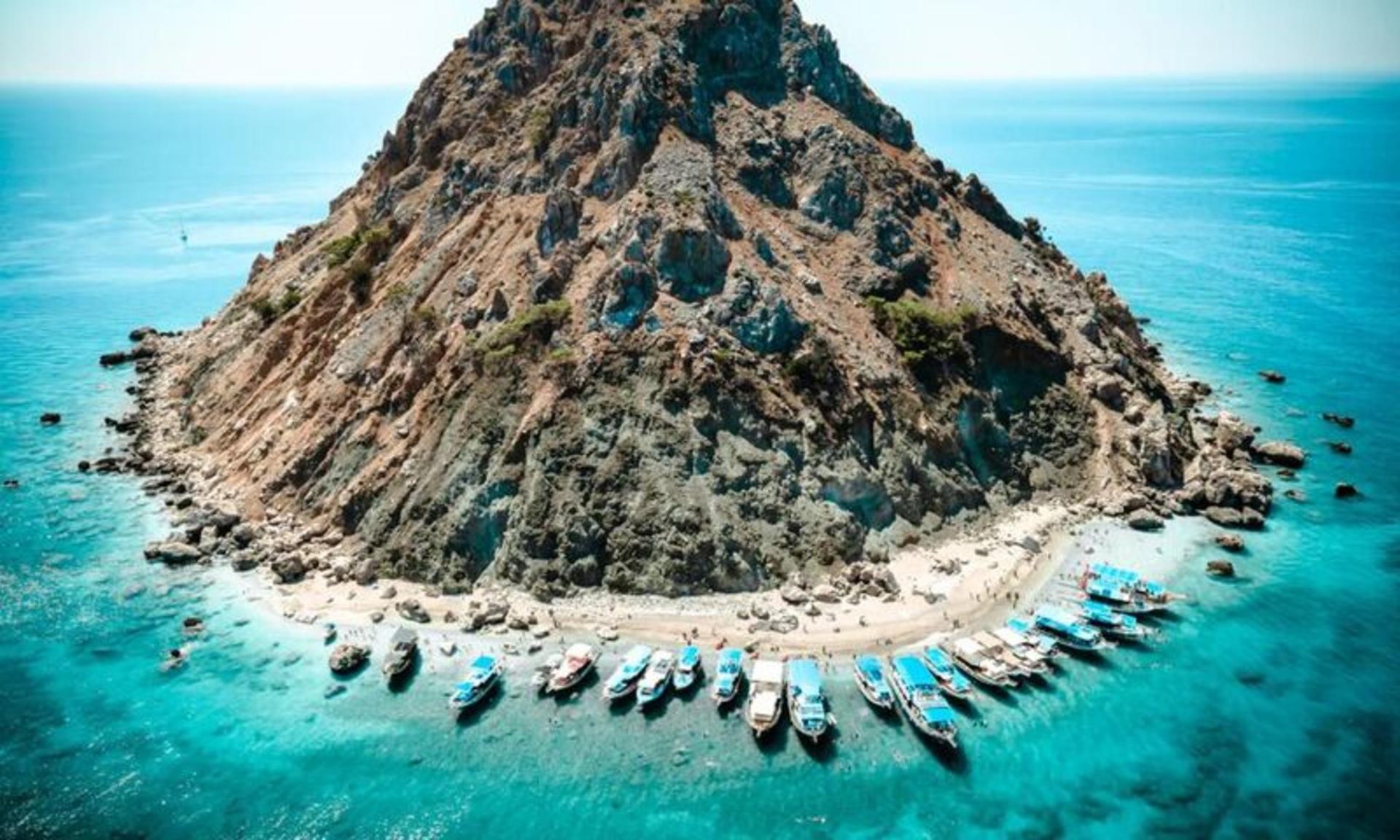 Suluada Island Boat Tour with Lunch and Round Transfer - Thumbnail 3