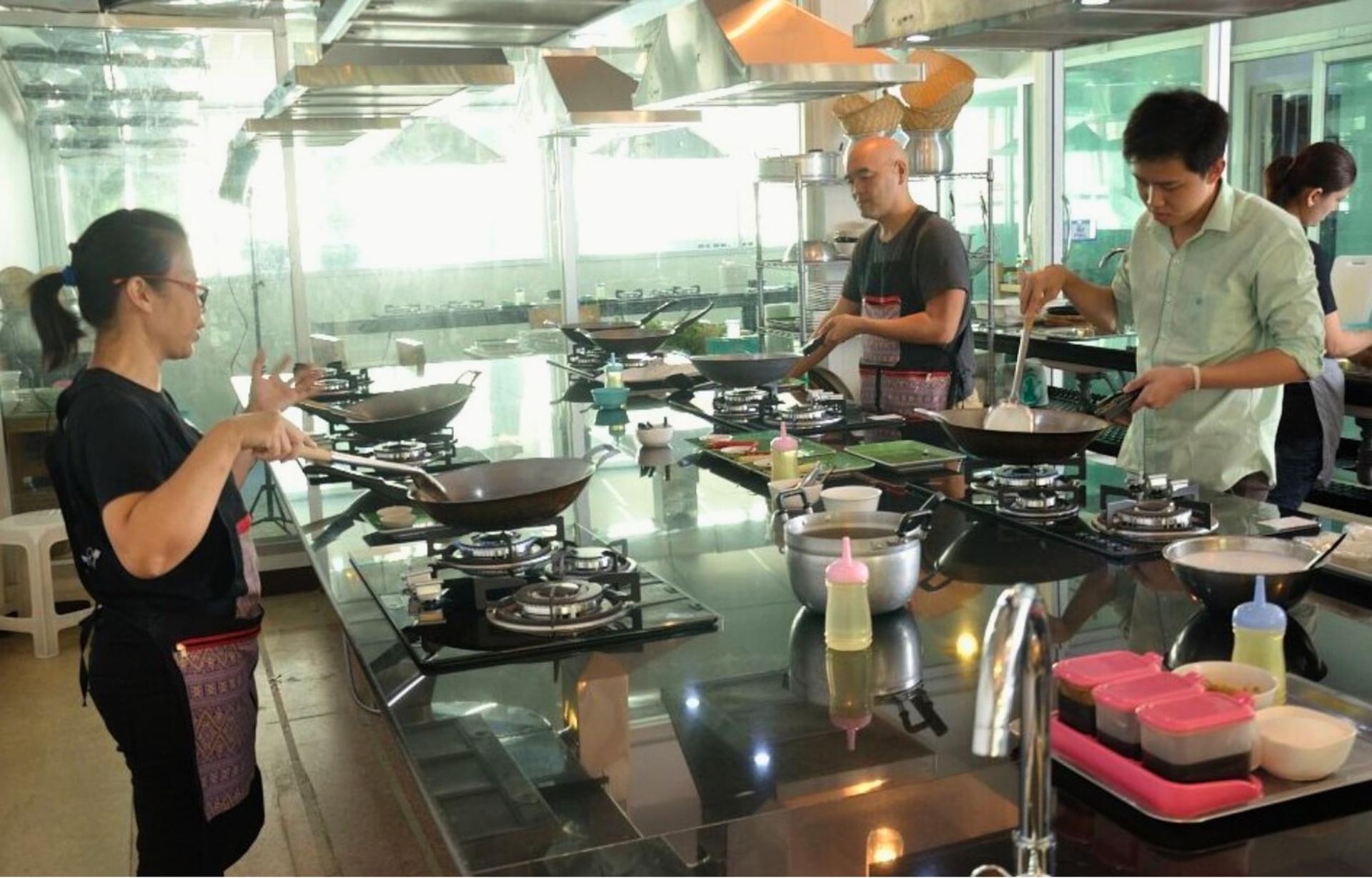 Bangkok Thai Cooking Academy - Thumbnail 9