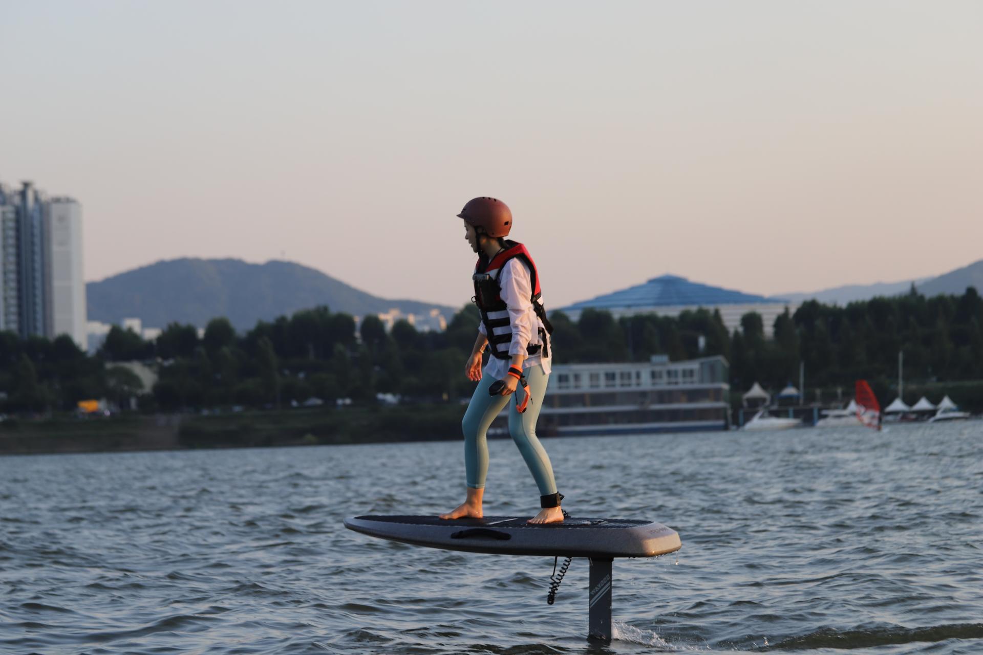 Efoil Experience on the Han River - Thumbnail 6