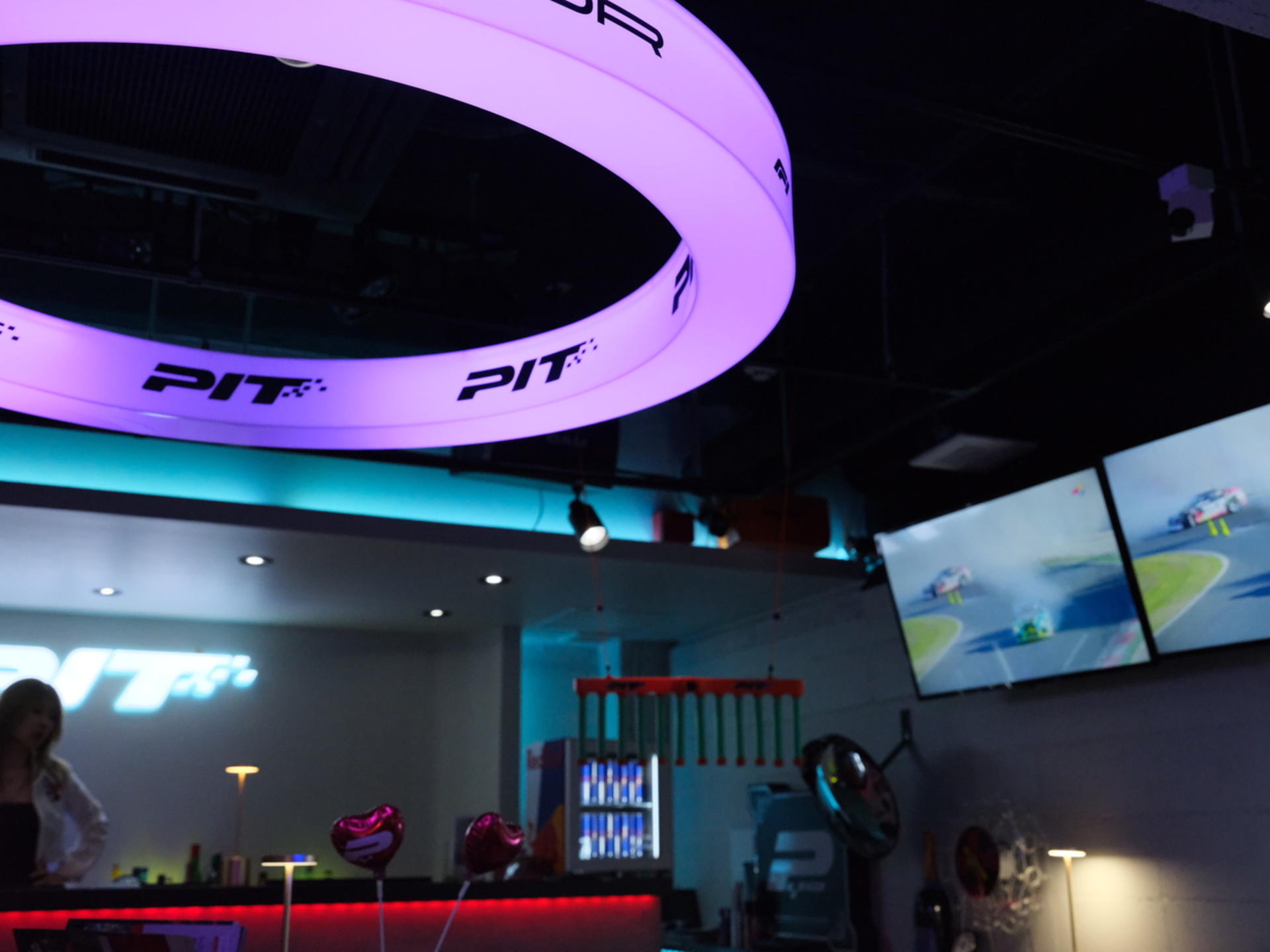 Tokyo Akasaka: PIT BAR – Pit Stop Challenge &4WD Building! - Thumbnail 4