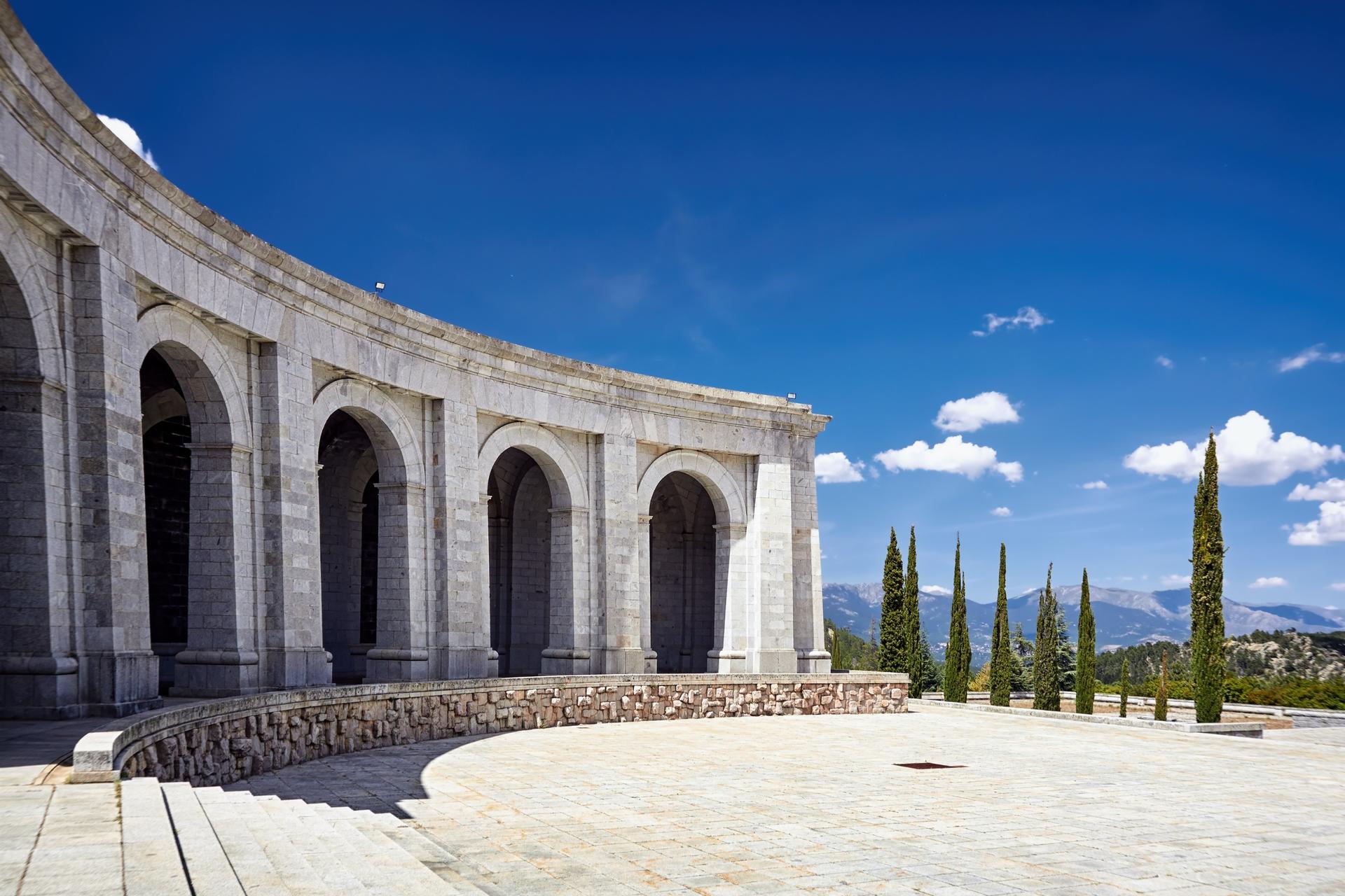 El Escorial Monastery & The Valley of the Fallen Tour from Madrid - Thumbnail 3
