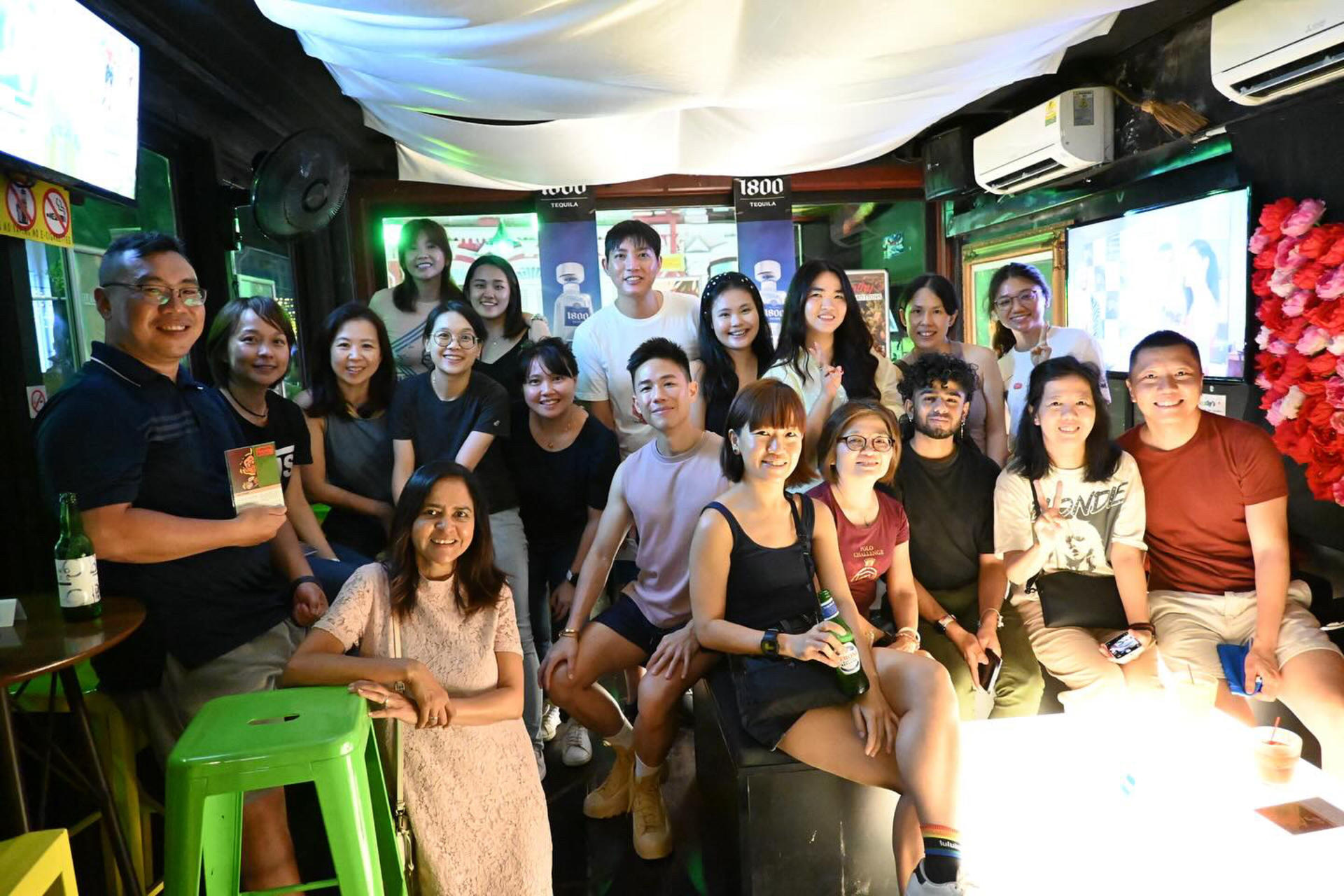 Queer Bar Crawl in Singapore - Thumbnail 2