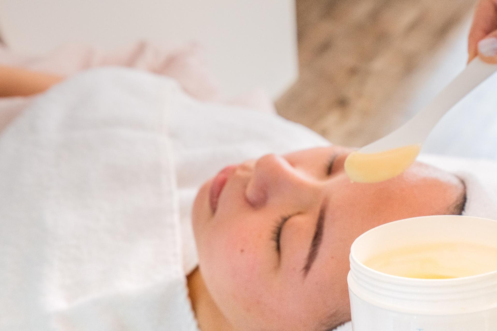 First Timer Offer: Luxury Organic Facial Experience - Thumbnail 3