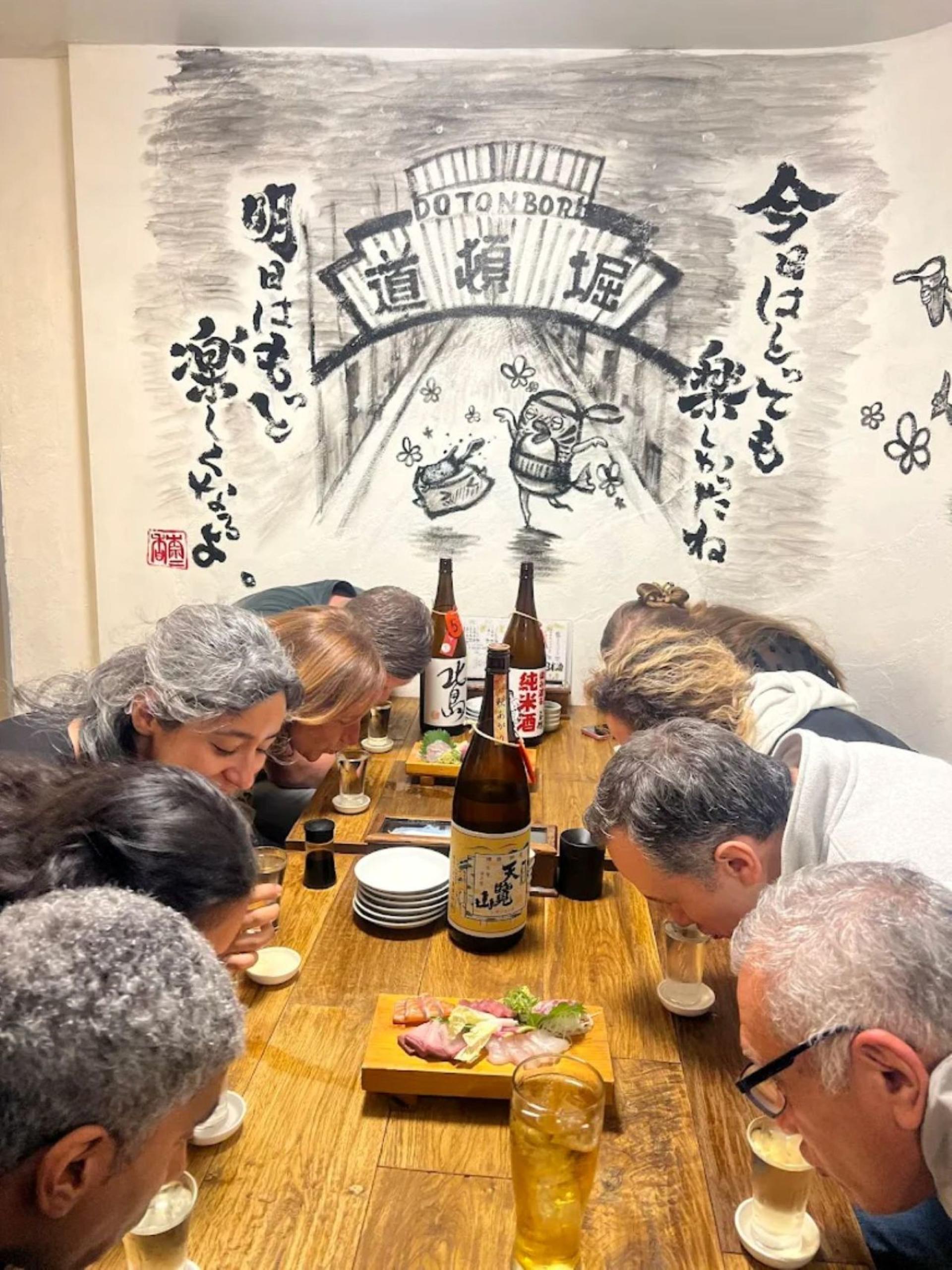 Osaka: Guided Food Tour with 12 Dishes and 2 Drinks - Thumbnail 4