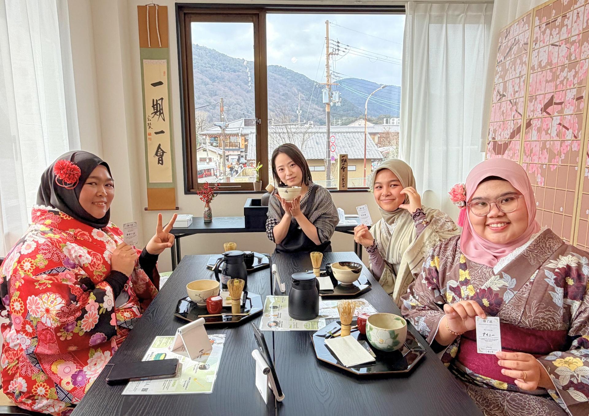 Kyoto Tea Ceremony & Matcha Making / TIA Arashiyama Shop - Thumbnail 10