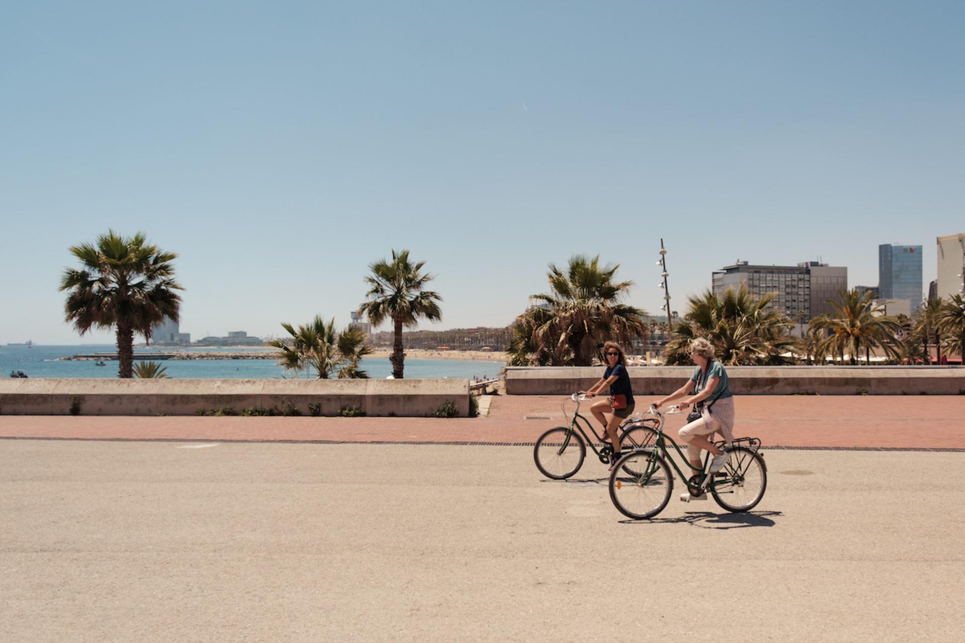 Highlights and hidden gems of the city bike tour in Barcelona - Thumbnail 3