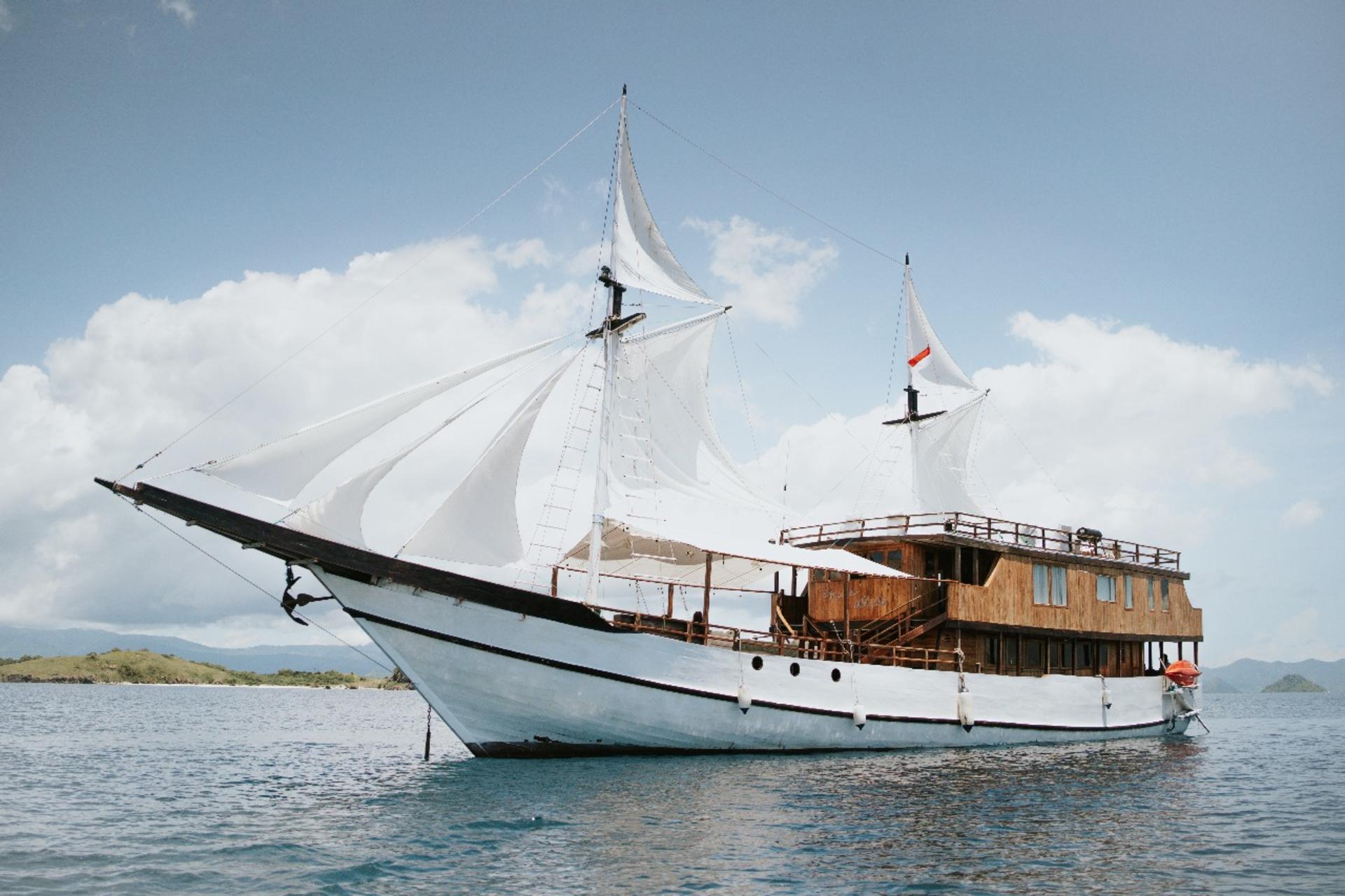 [Luxury Phinisi] 3D2N Sailing Liveaboard from Labuan Bajo - Image 1