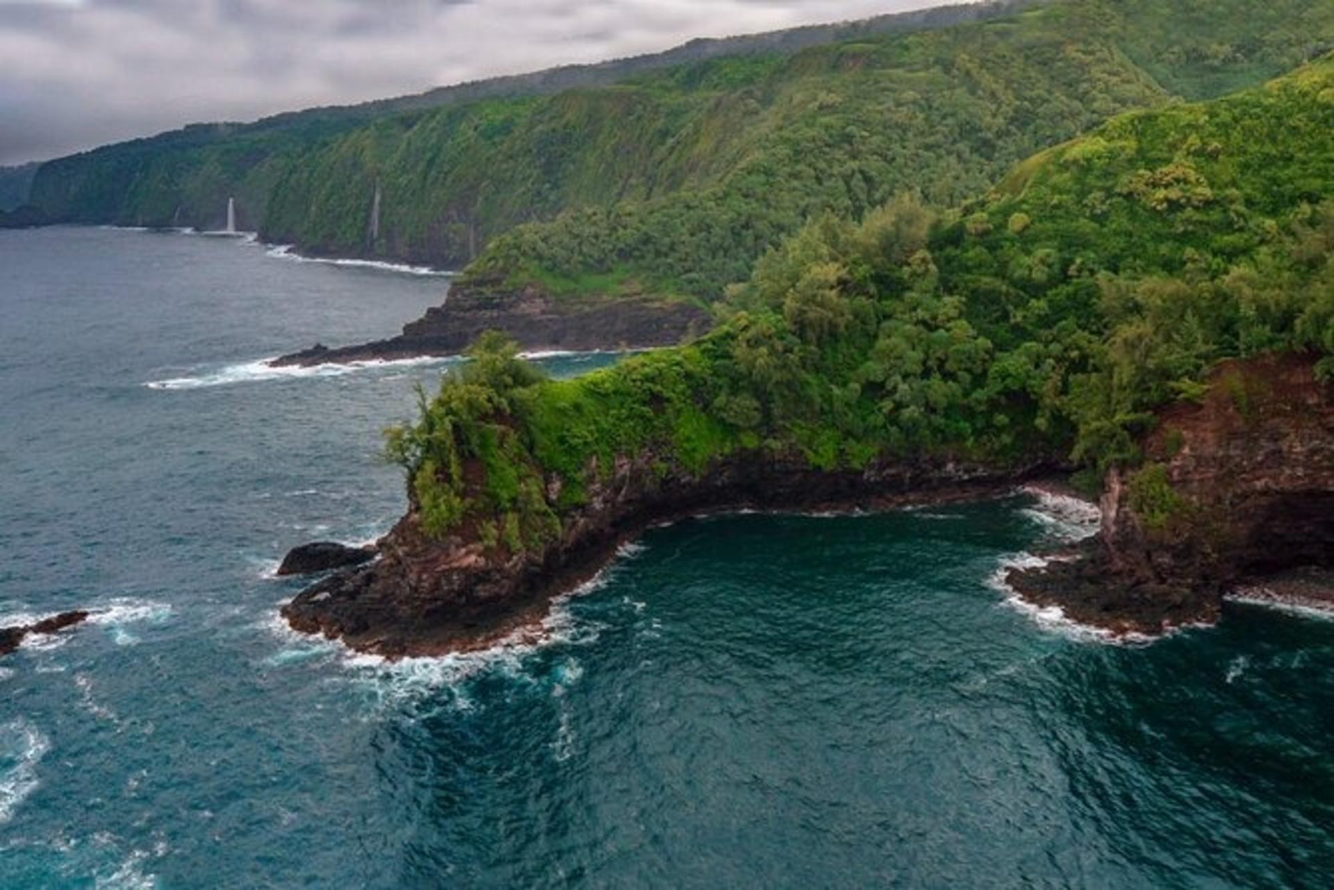 Maui and Molokai Spectacular Helicopter Tour - Thumbnail 7