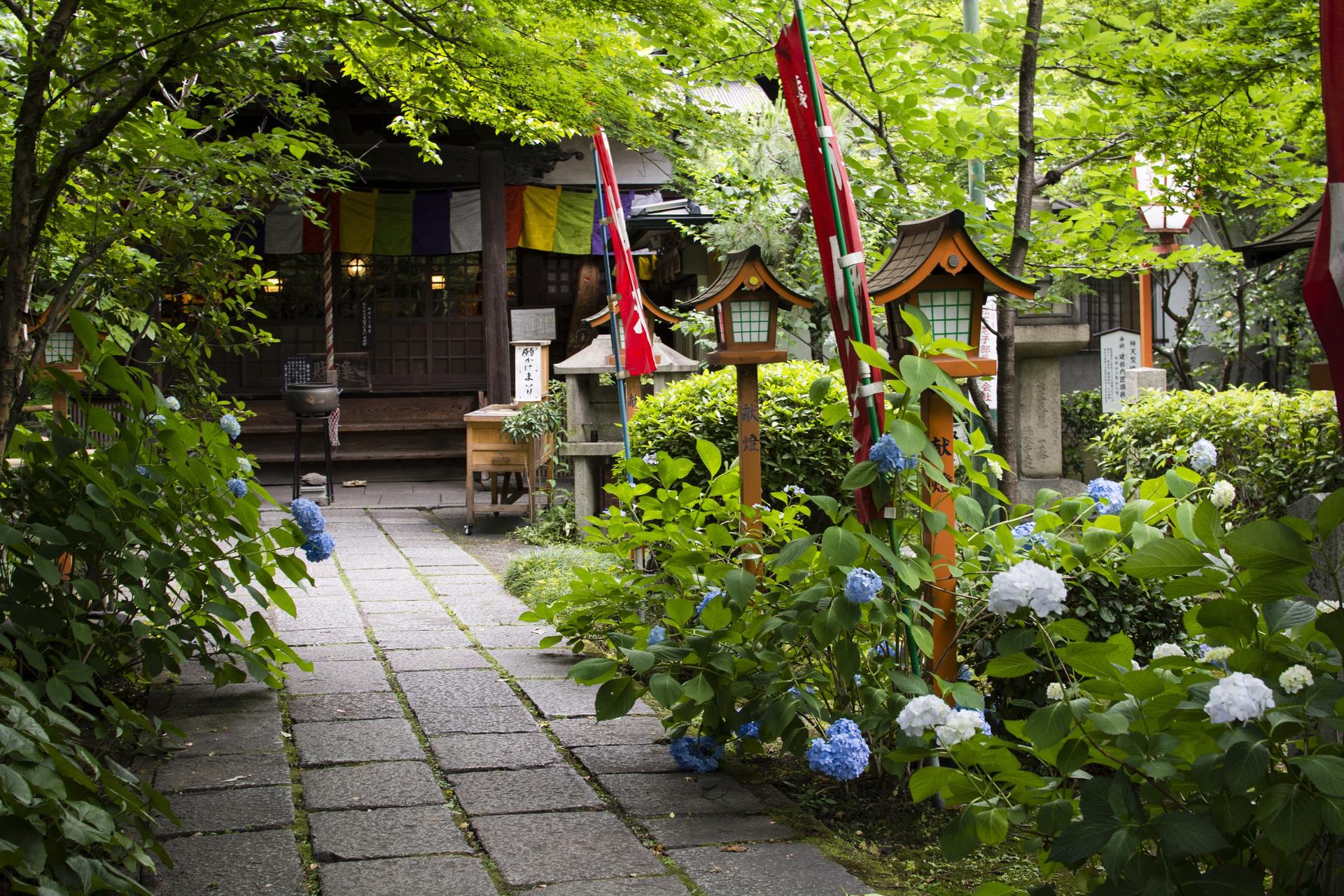 Fushimi Kyoto Tour with Sake Tasting & Canal Boat Ride - Thumbnail 2