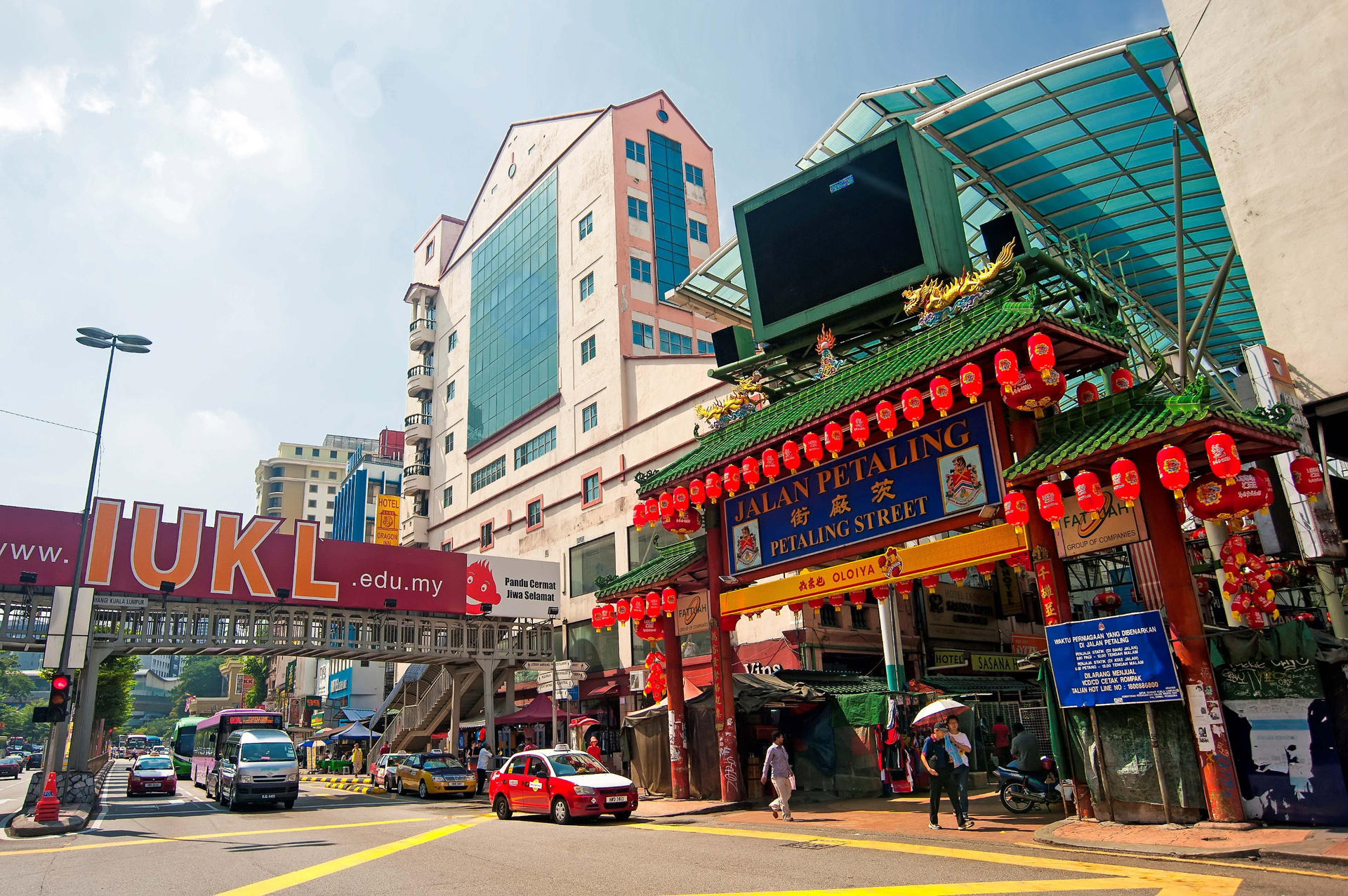 Kuala Lumpur by Night: Sightseeing, Markets and Food - Thumbnail 5