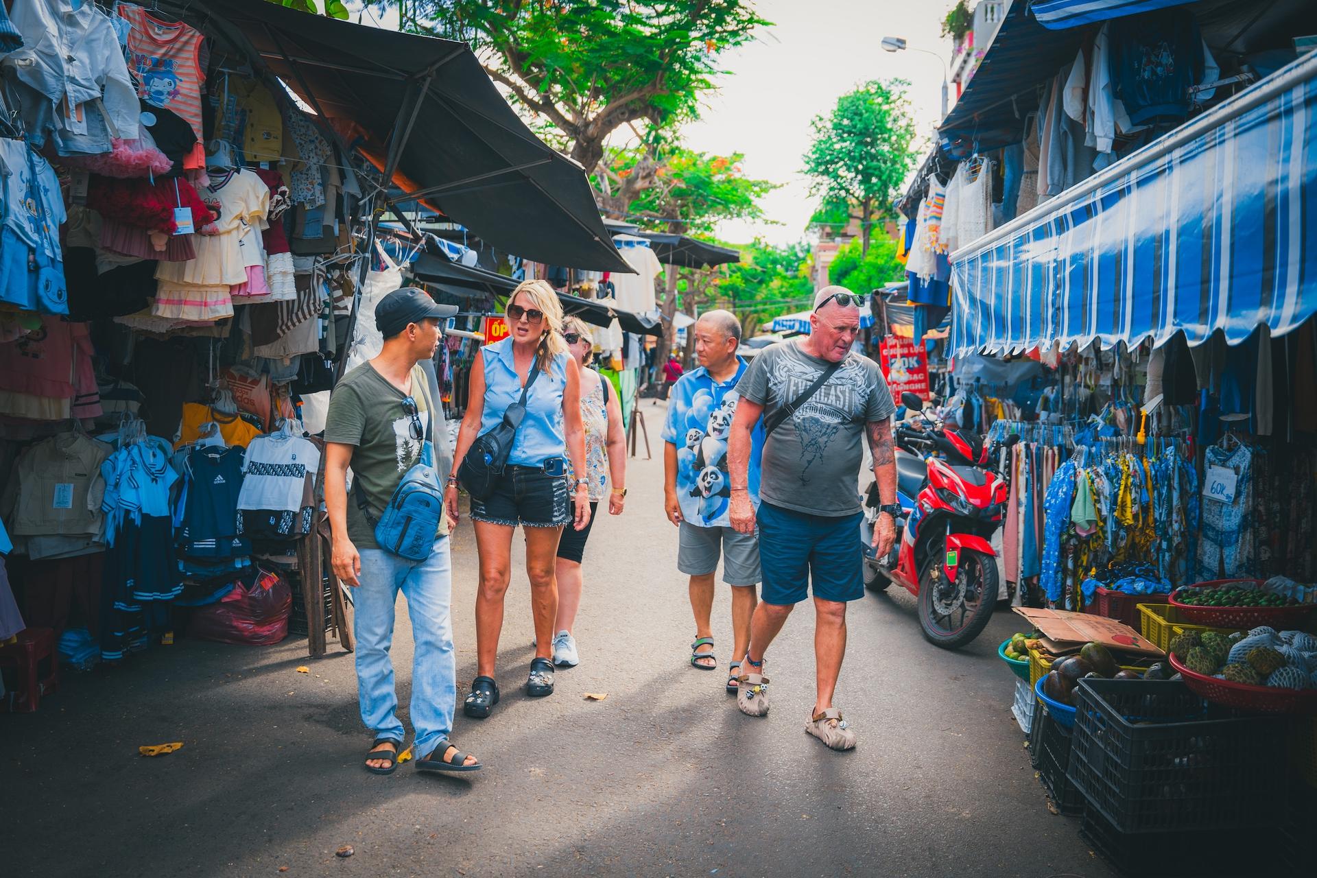 Hoi An Evening Street Food Tour with a Local Guide - Thumbnail 13