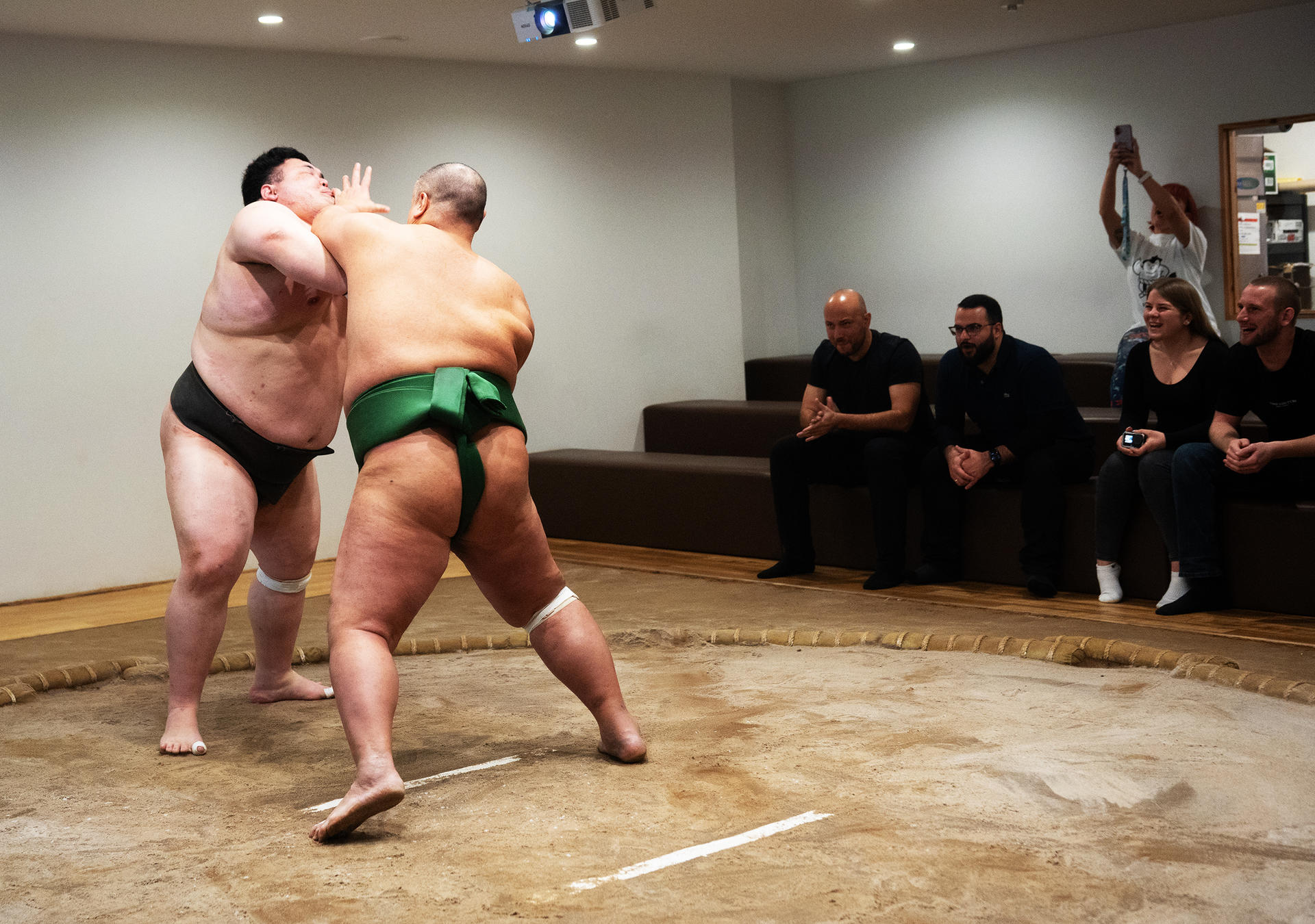Osaka: Sumo Live Match Show with Audience Challenge - Thumbnail 9
