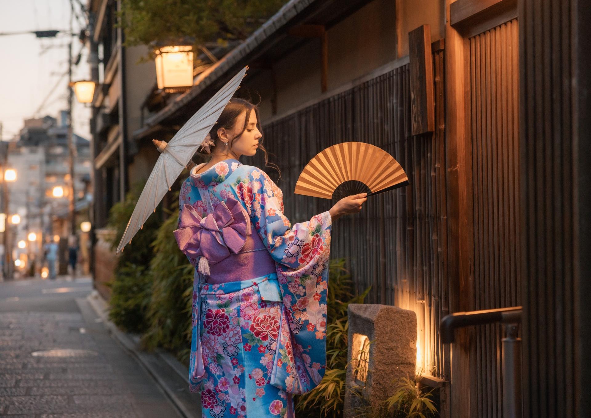 Kyoto Aiwafuku Kyoto Station Front Store | Perfect for free sightseeing - Kimono rental + Japanese-style hair set, makeup, and professional photography available as optional add-ons - Thumbnail 7