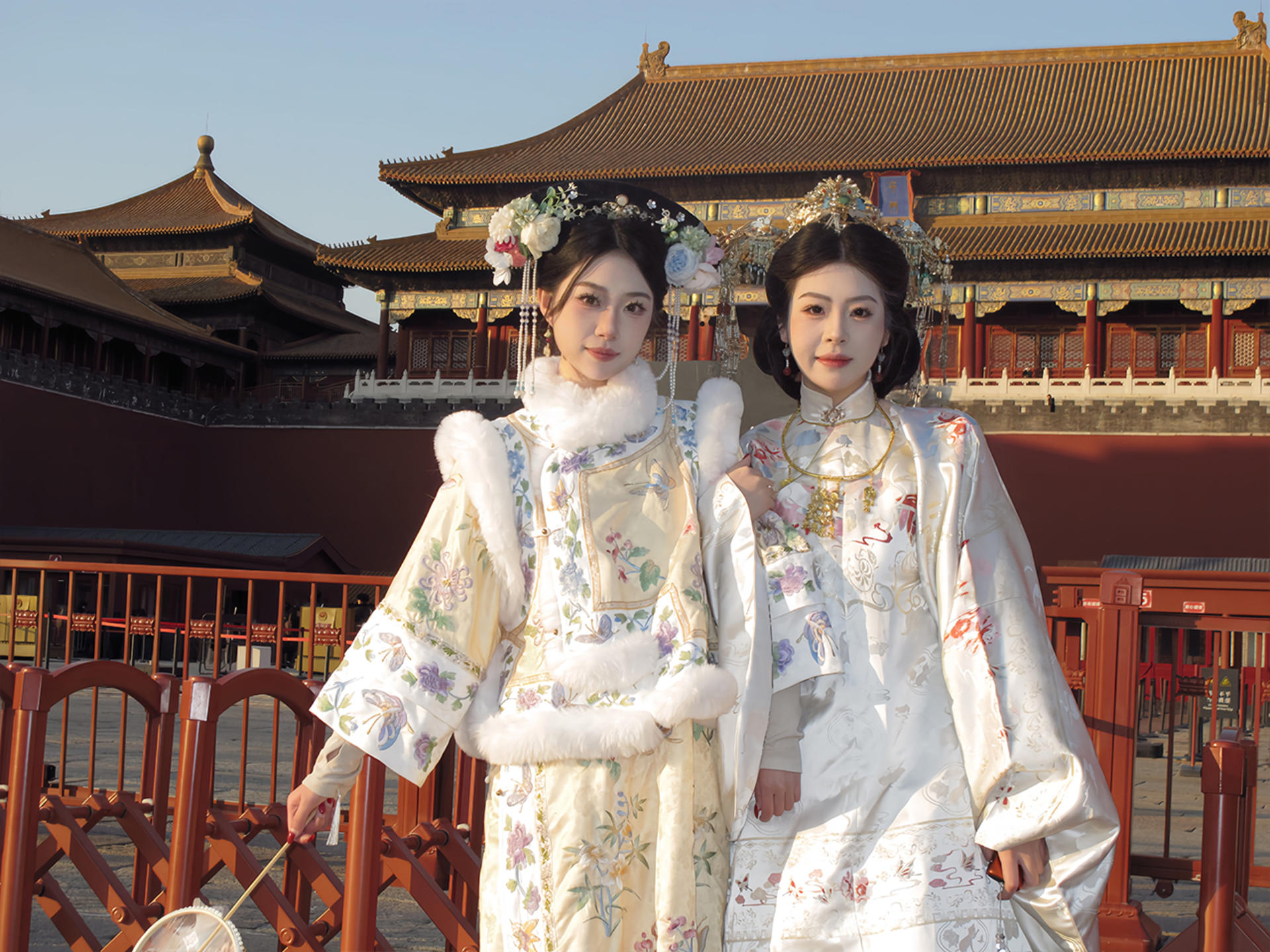 Beijing Palace Museum Ancient Costume Hanfu Travel Photography (Ancient Costume Hanfu + Makeup and Accessories/Photography/Multiple Packages Available) - Thumbnail 3