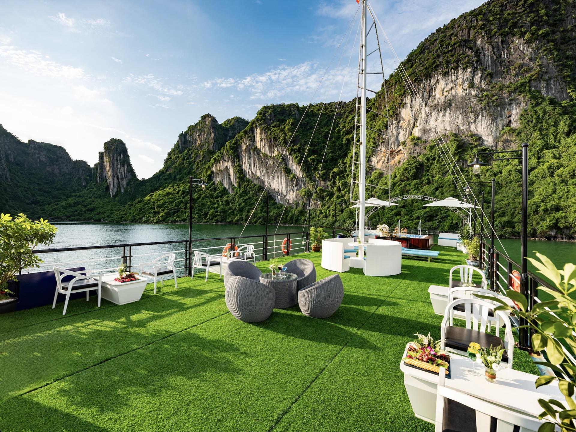 Sonata Halong Day Cruise: Ha Long Bay, Sung Sot Cave & Ti Top Island - Thumbnail 6
