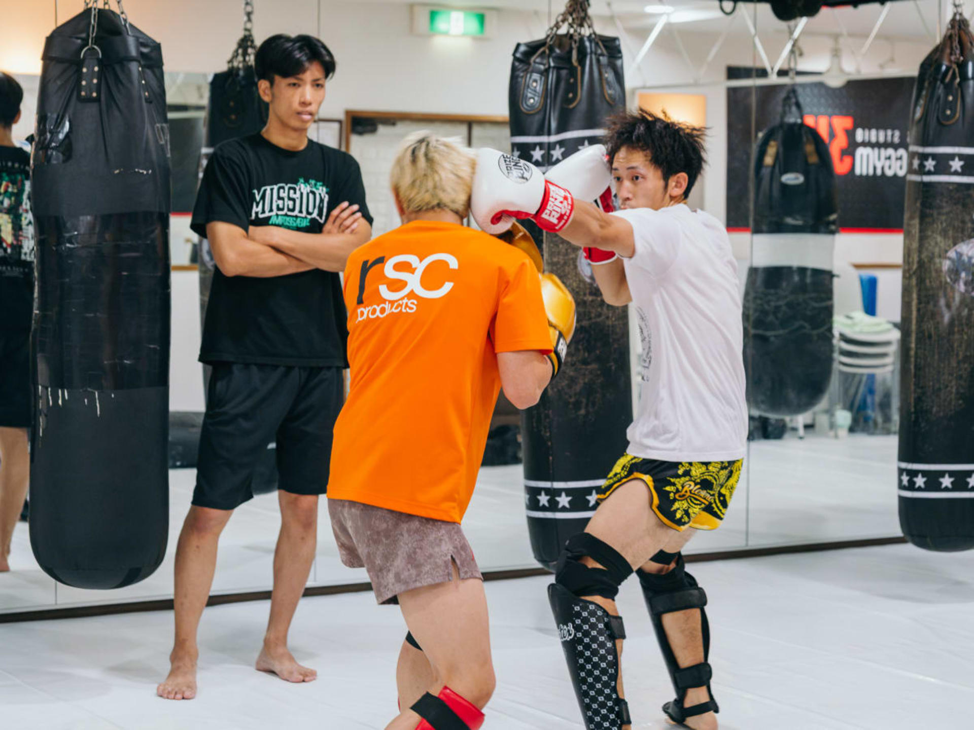 [Experience Tours Osaka]: Kickboxing with Pro Fighters - Thumbnail 31