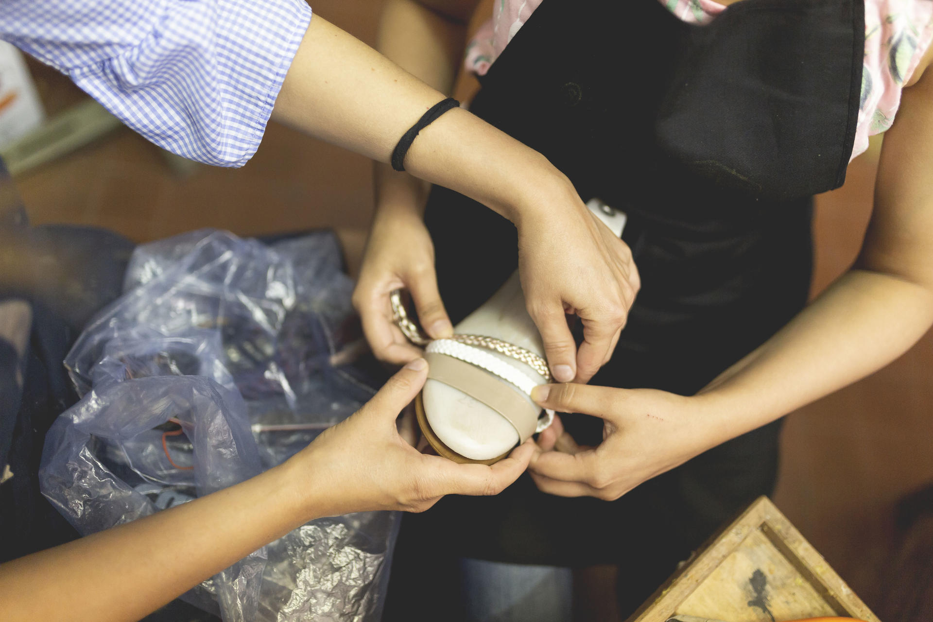 Sandal-Making Workshop in Rome - Thumbnail 4