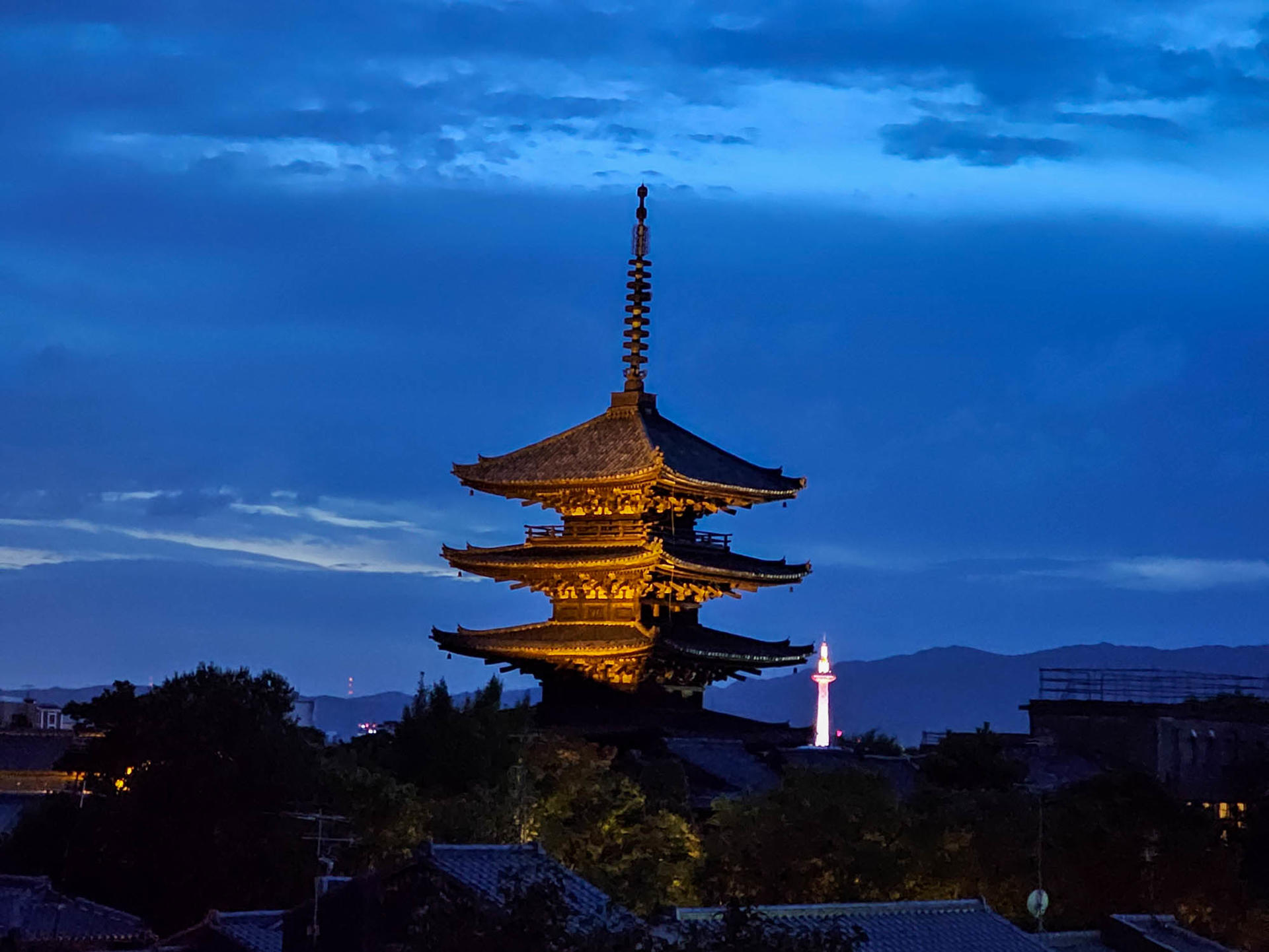 Kyoto Gion Night Guided Walking Tour (3 Hours) - Thumbnail 5