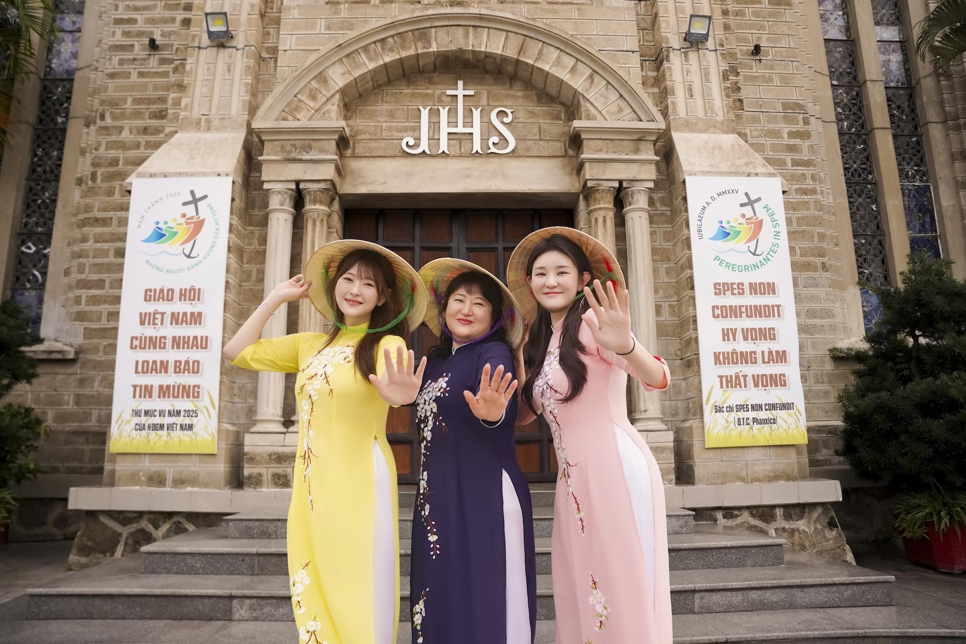 Nha Trang Ao Dai Photoshoot by My Ao Dai Studio - Thumbnail 5