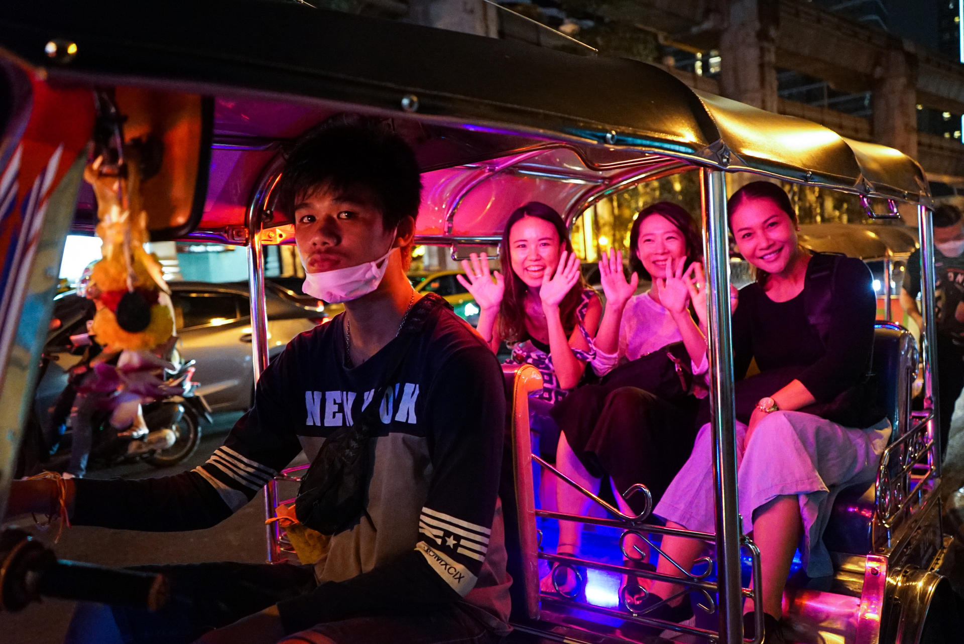 Bangkok Tuk Tuk Night Tour with food & drinks in Siam & Silom - Image 1