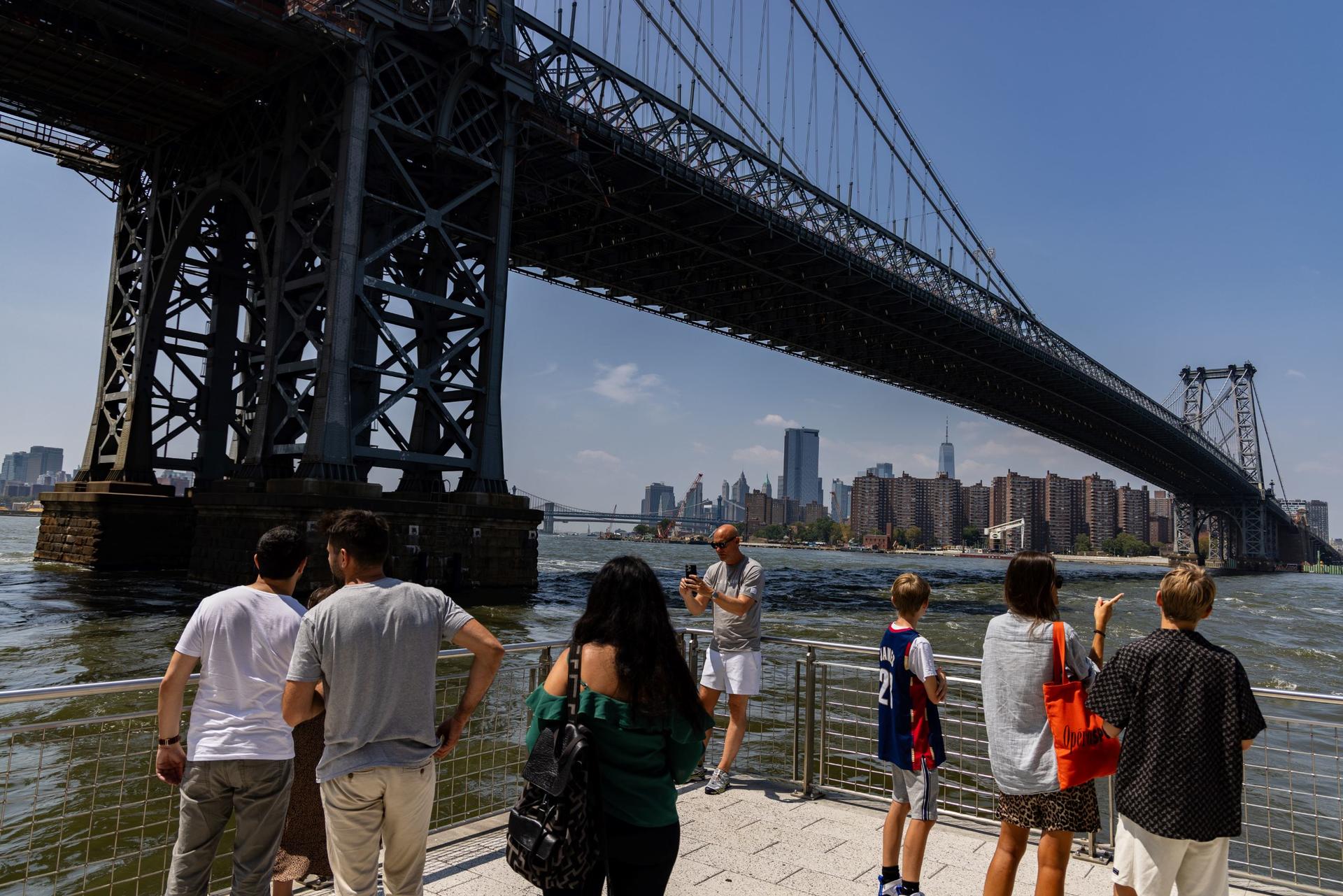 Manhattan, Bronx, Queens & Brooklyn Tour in New York City - Thumbnail 4