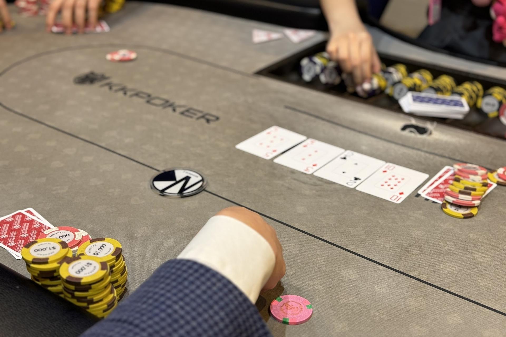 Tokyo: Akihabara Beginner Poker Experience with Cat-Ear Maid Dealers - Thumbnail 3