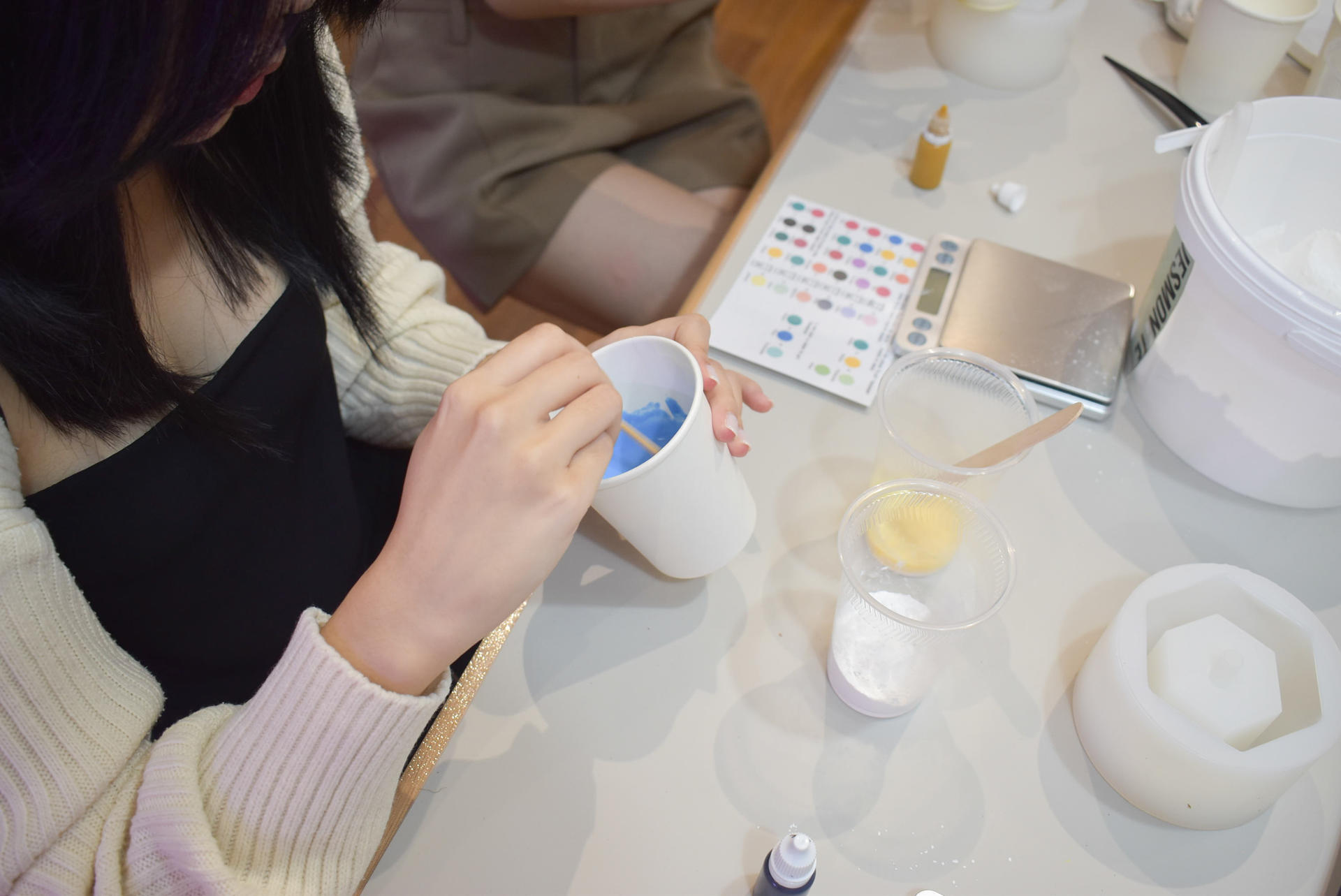 Jesmonite Homewares Workshop - Thumbnail 3