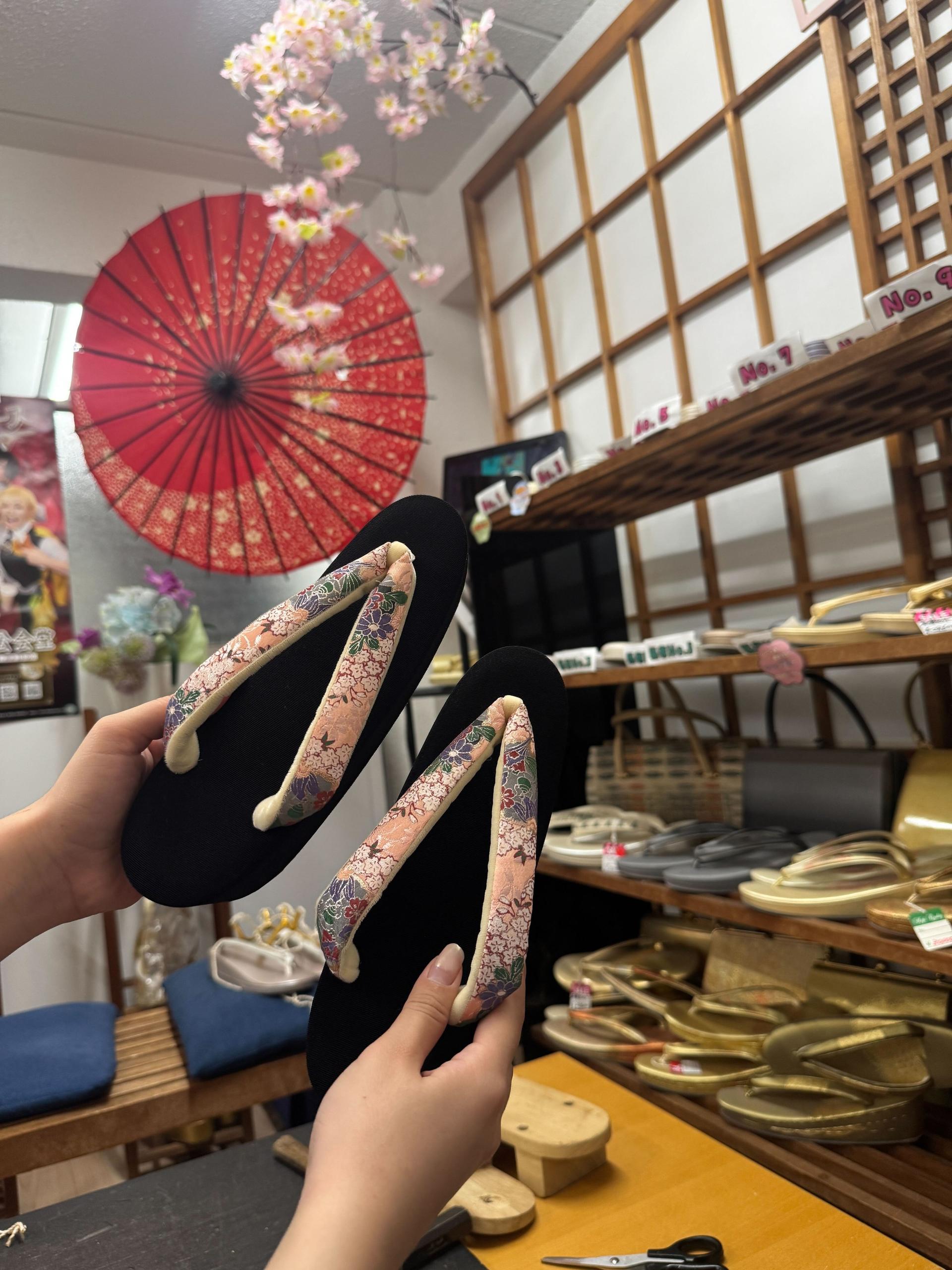Asakusa Zori-Making: Craft Your Own Traditional Sandals - Image 1