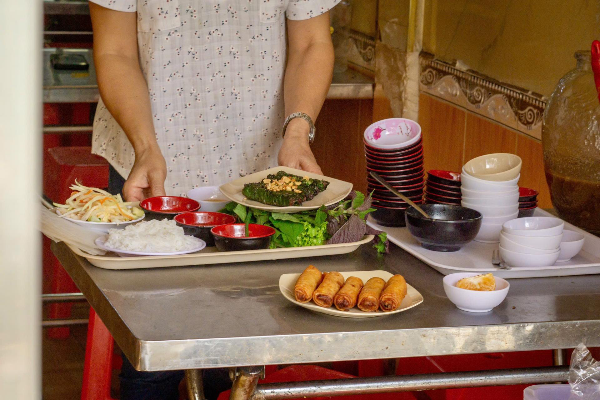 Ho Chi Minh City: Walking Street Food Tour with 12 Local Tastings - Thumbnail 56