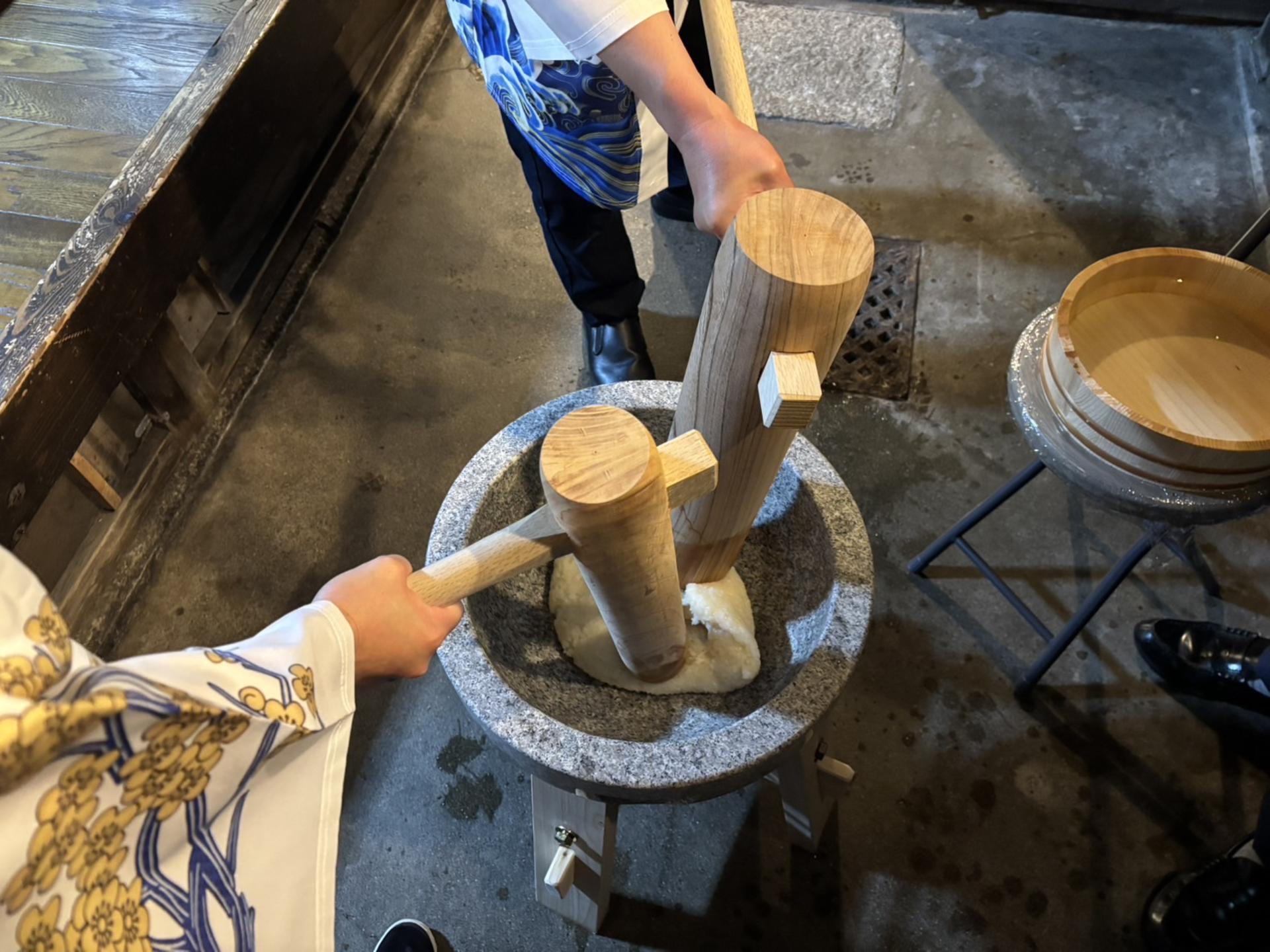 Night-only mochi pounding experience and tea ceremony experience. - Thumbnail 2