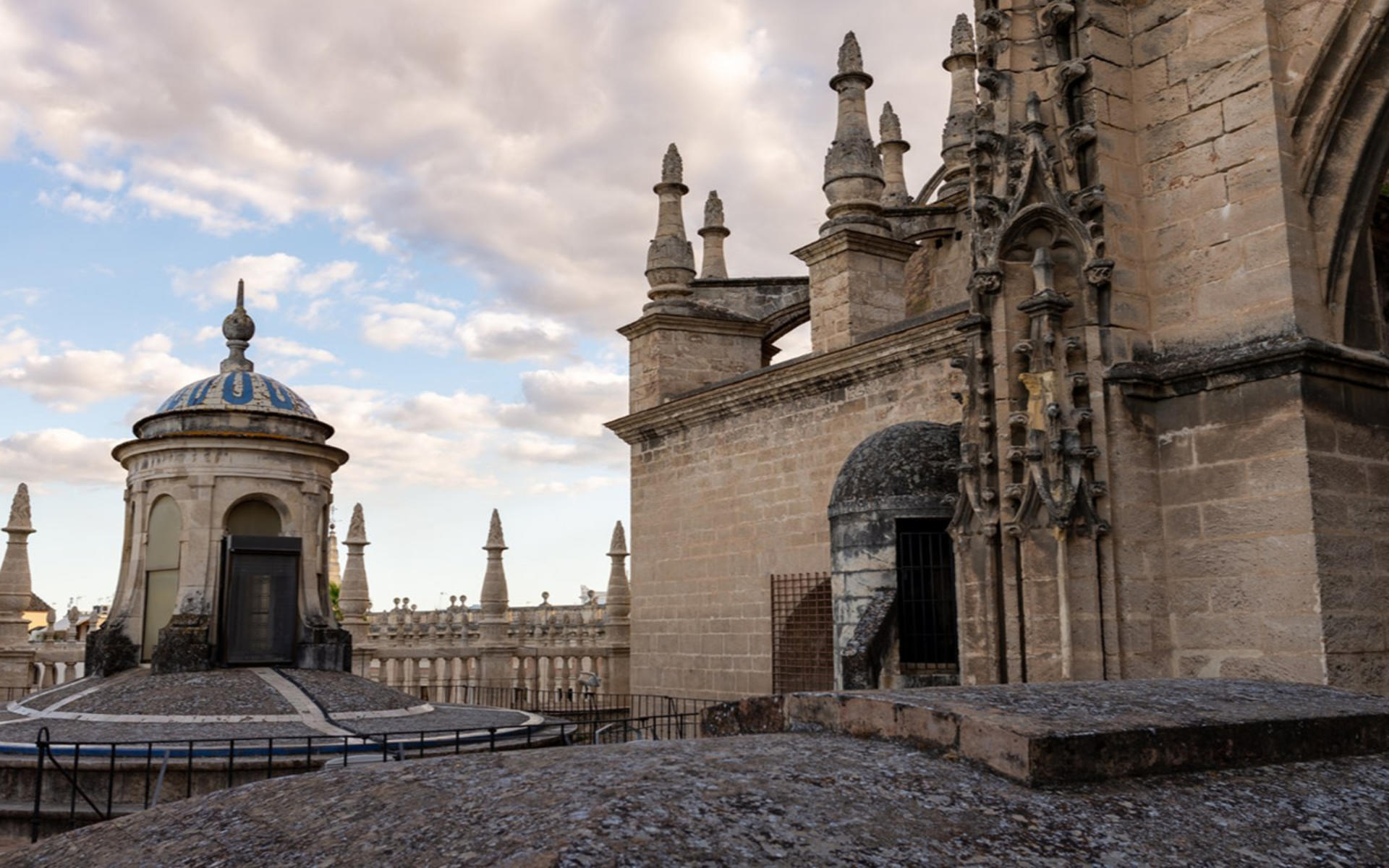 Cathedral of Seville and Giralda Tour - Thumbnail 7