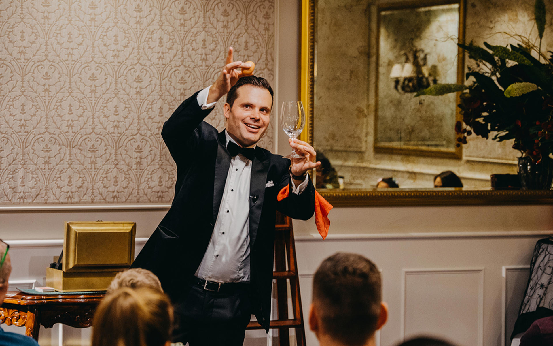 Melbourne Magic Show: Impossible Occurrences at Marriott Hotel - Thumbnail 4