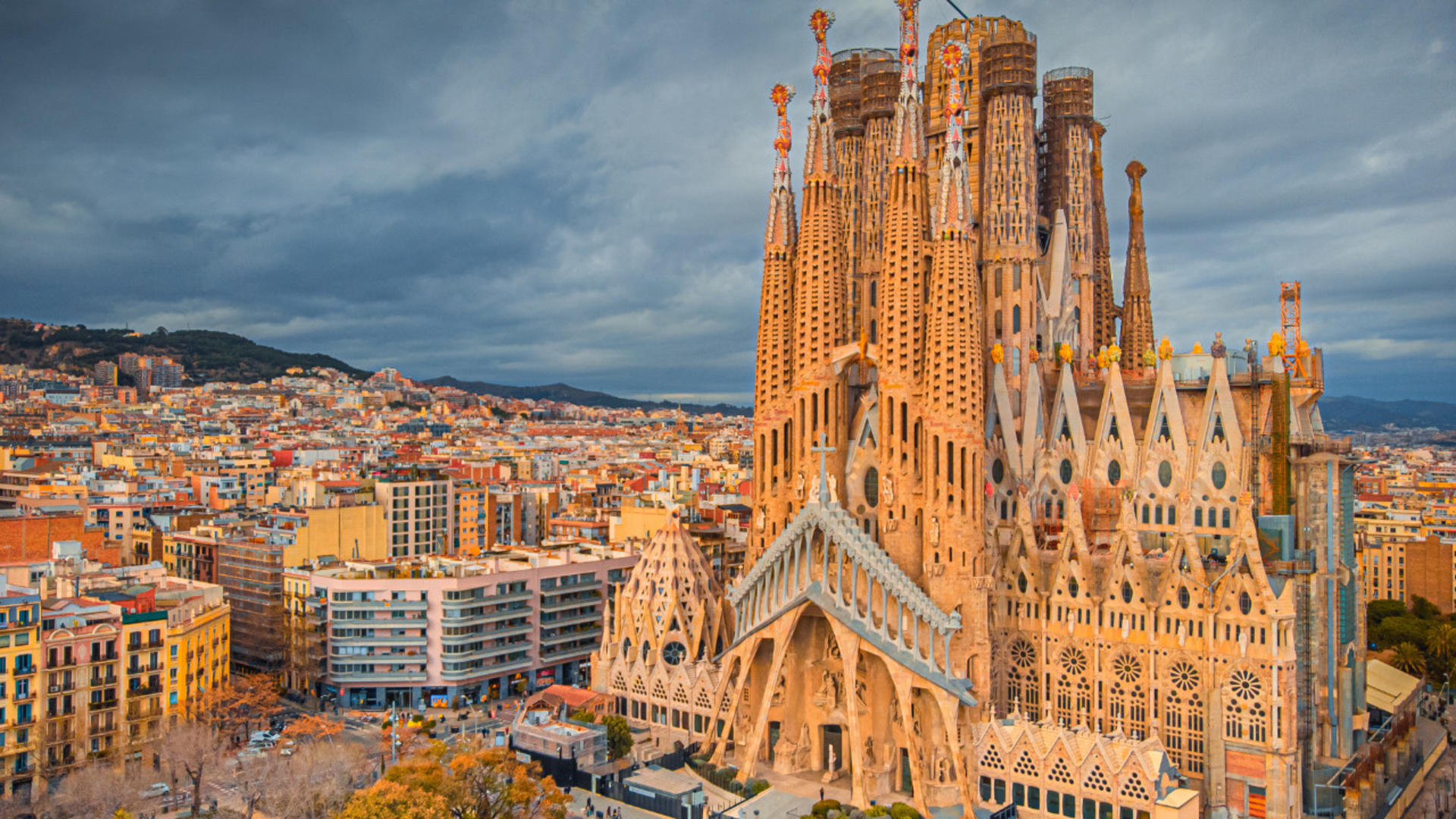  Unlock Sagrada Família Guided Tour - Thumbnail 2