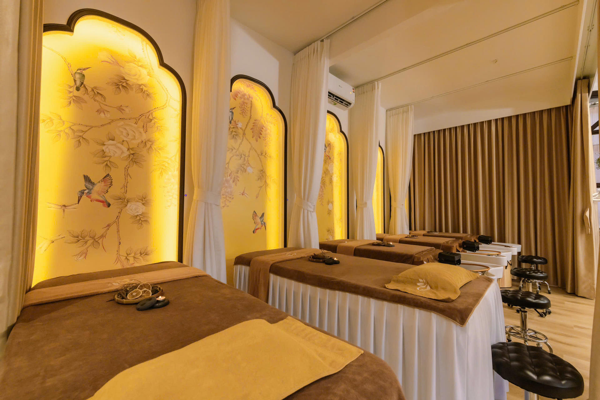 Chang Co Nuong Hidden Spa on Nguyen Van Trang, Ho Chi Minh City - Thumbnail 3