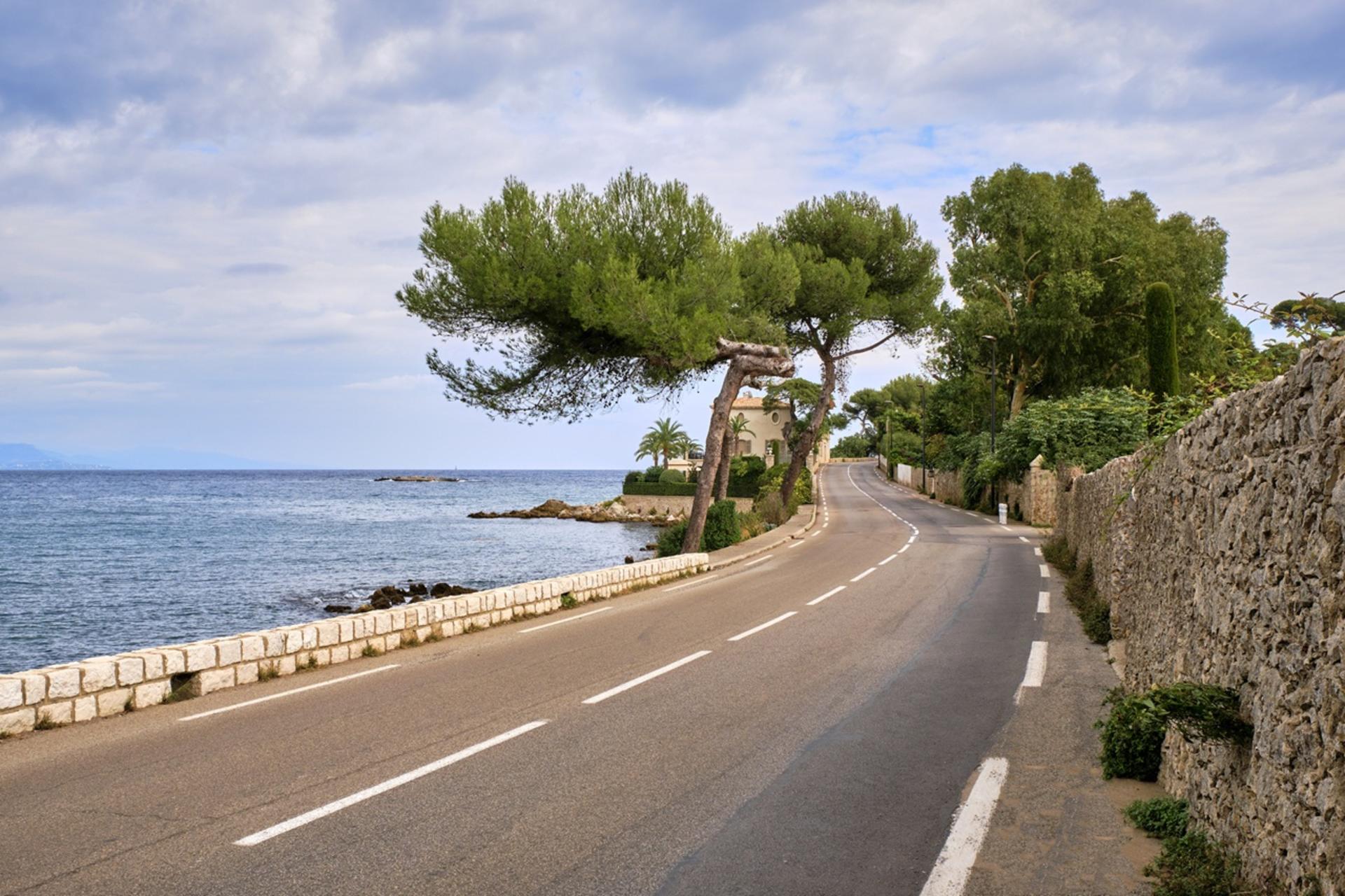 Antibes, Cannes & Saint-Paul-de-Vence Art & Coast Private Tour - Thumbnail 3