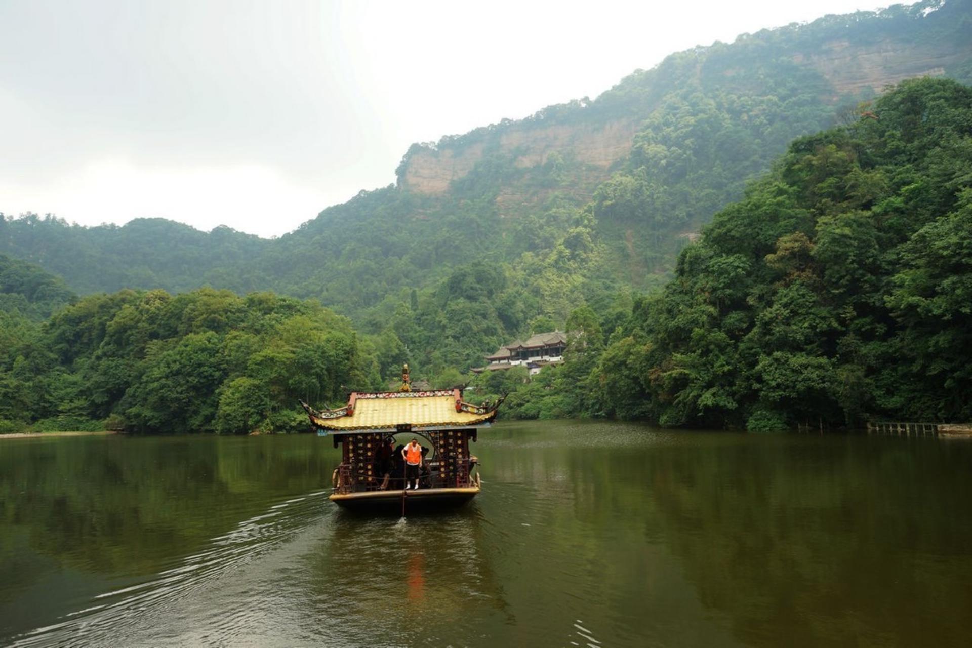 Qingcheng Mountain and Dujiangyan Irrigation System One-Day Historical and Cultural Tour - Thumbnail 7