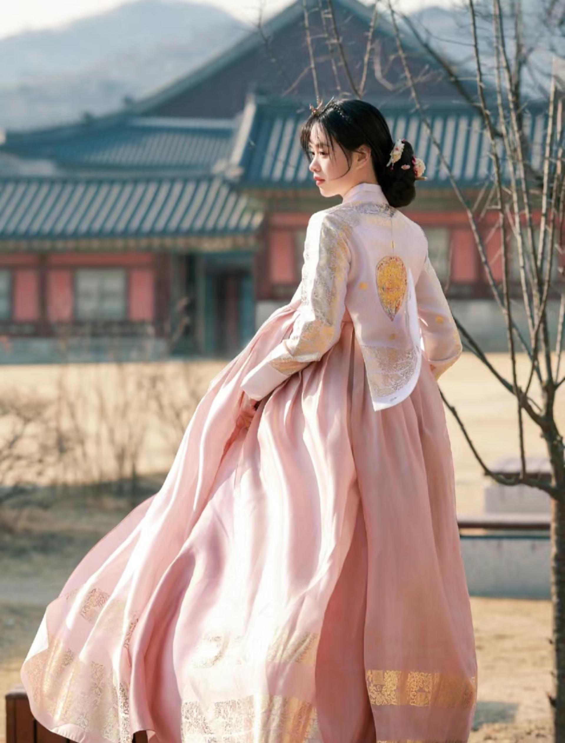 Hanbok Rental near Changdeok Palace by Miso Hanbok - Thumbnail 4