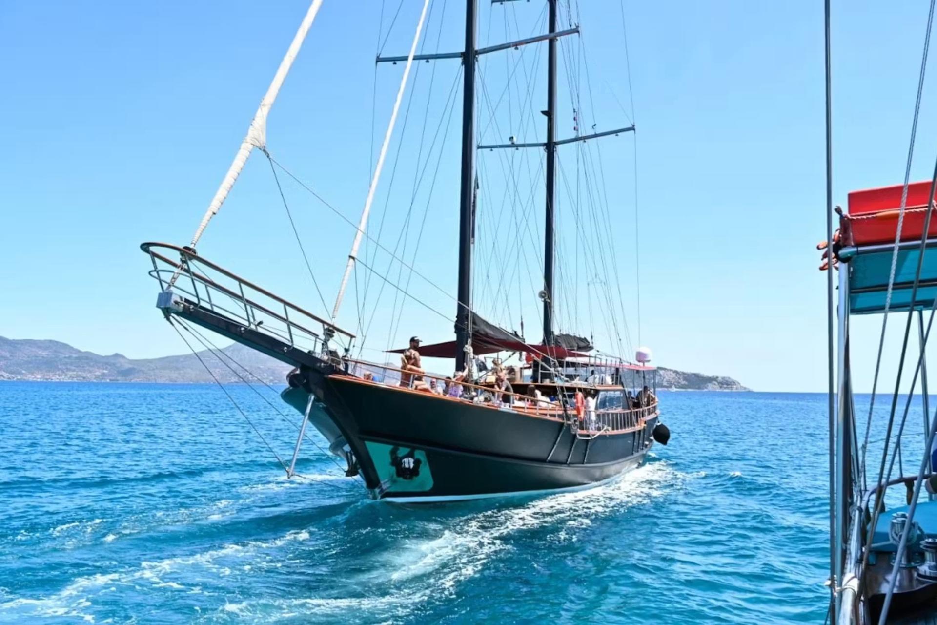 Sailboat cruise experience in Agistri, Moni & Aegina - Thumbnail 7