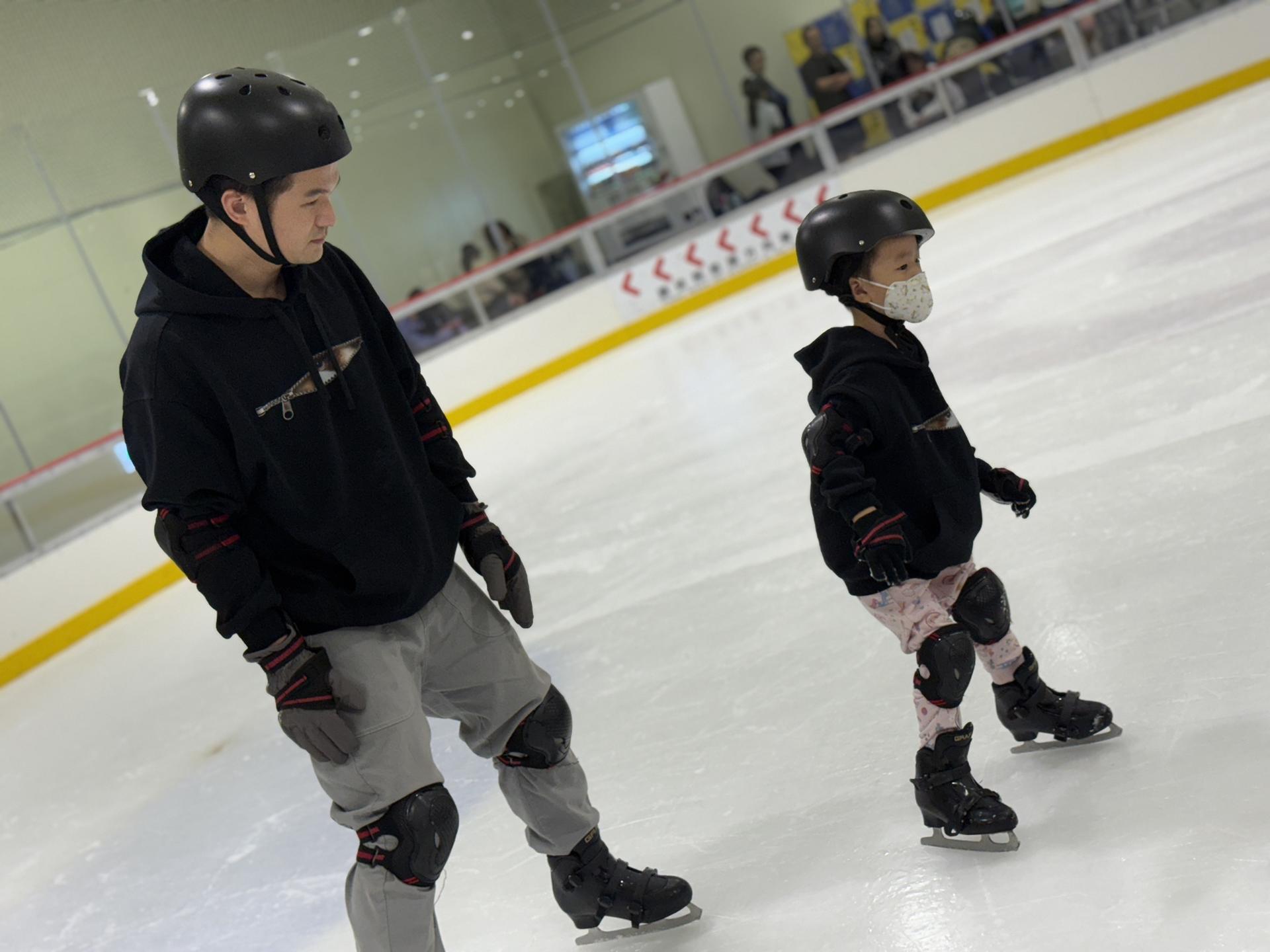 New Taipei Tucheng Sports Center Ice Blade Skating Experience - Thumbnail 5
