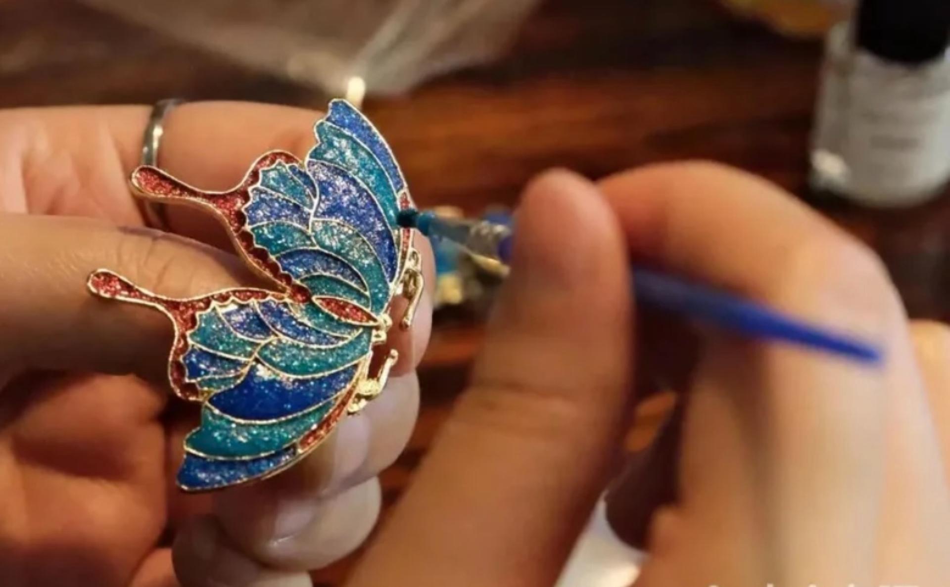 Mother-of-Pearl Jewelry Workshop in a Historic Shanghai Alley  - Thumbnail 3
