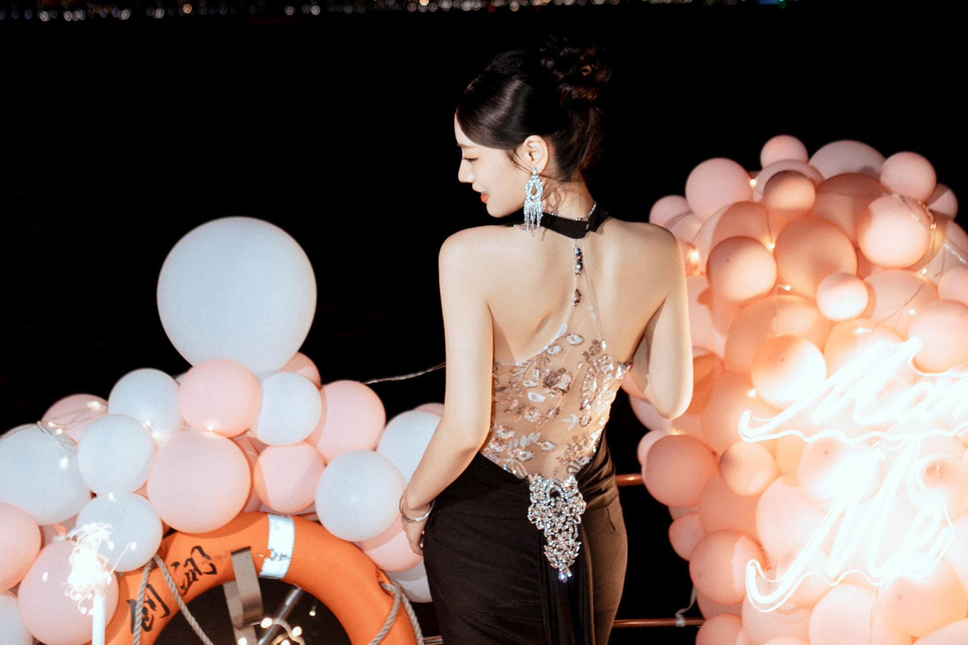 Shanghai Bund single person yacht photography service, approximately 2 hours, includes clothing and styling. - Thumbnail 21