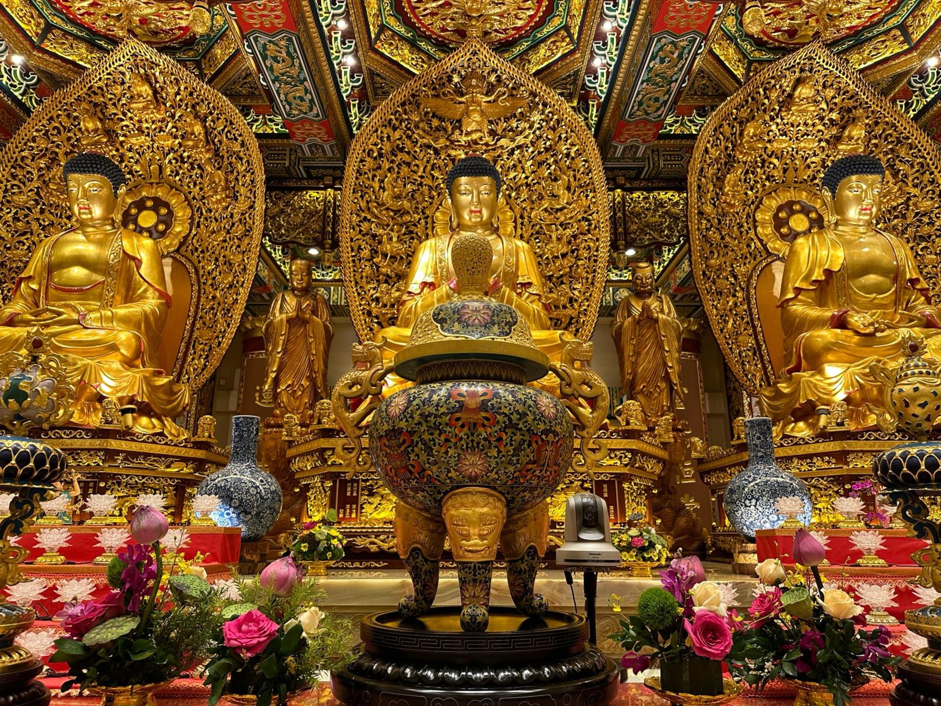 Ultimate Praying Temple Tour in Hong Kong  - Thumbnail 7