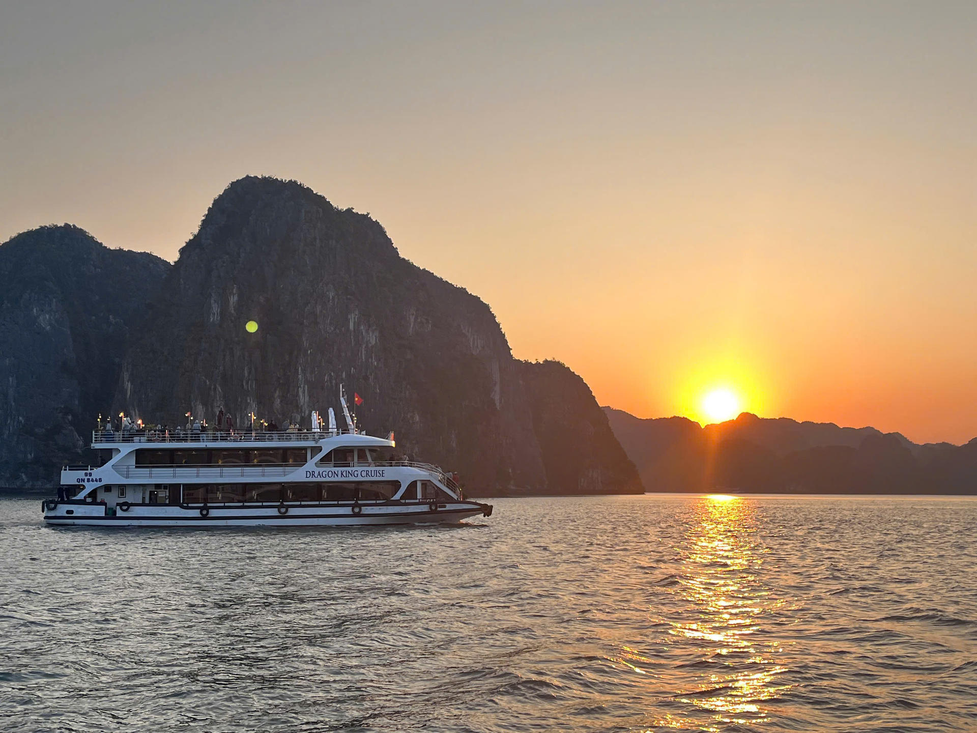 Dragon King Day Cruise: Ha Long Bay Tour with Sung Sot & Ti Top - Thumbnail 14